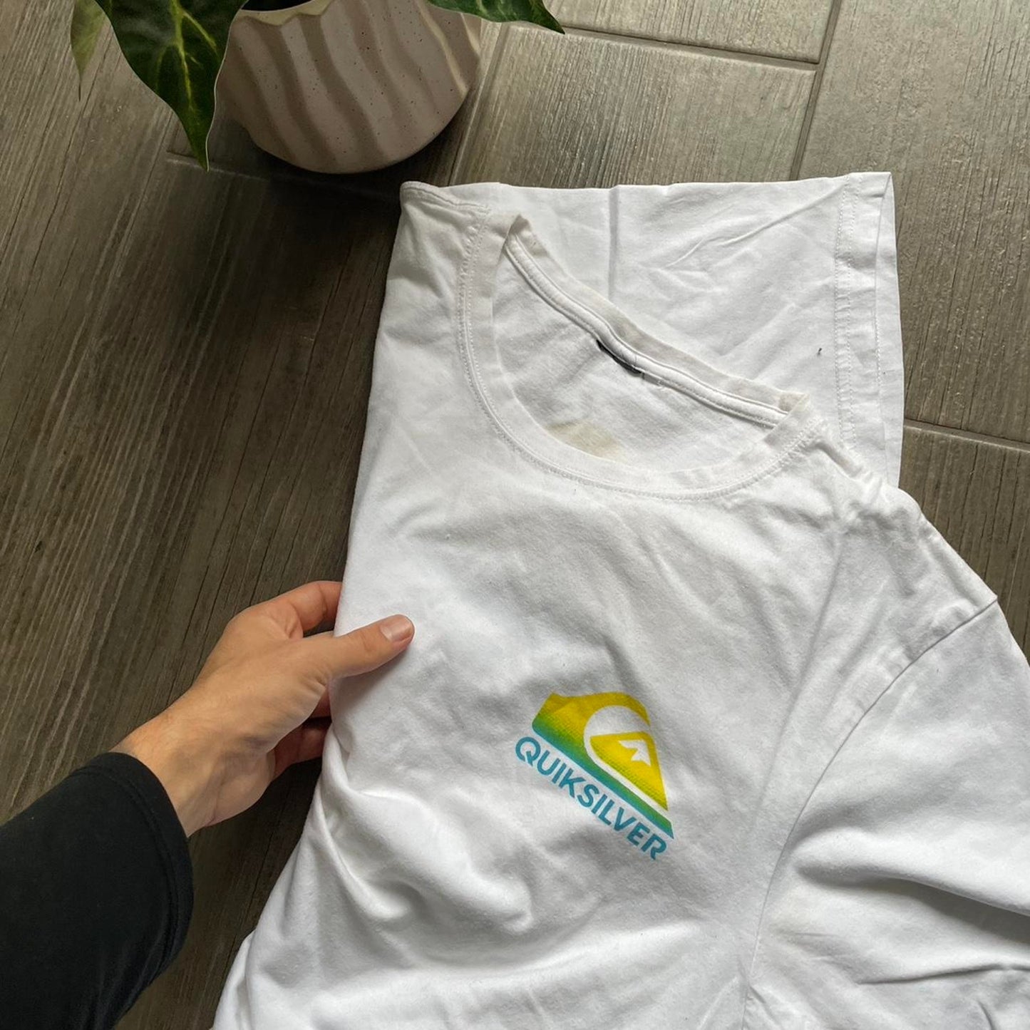 Quiksilver white y2k big logo surf vintage M tee