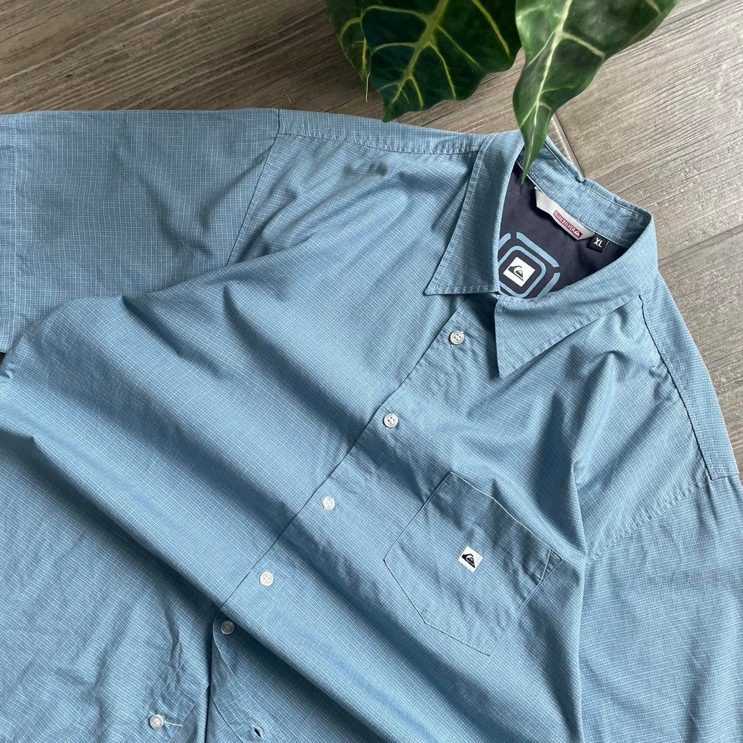 Quiksilver Hawaii style summer surf shirt