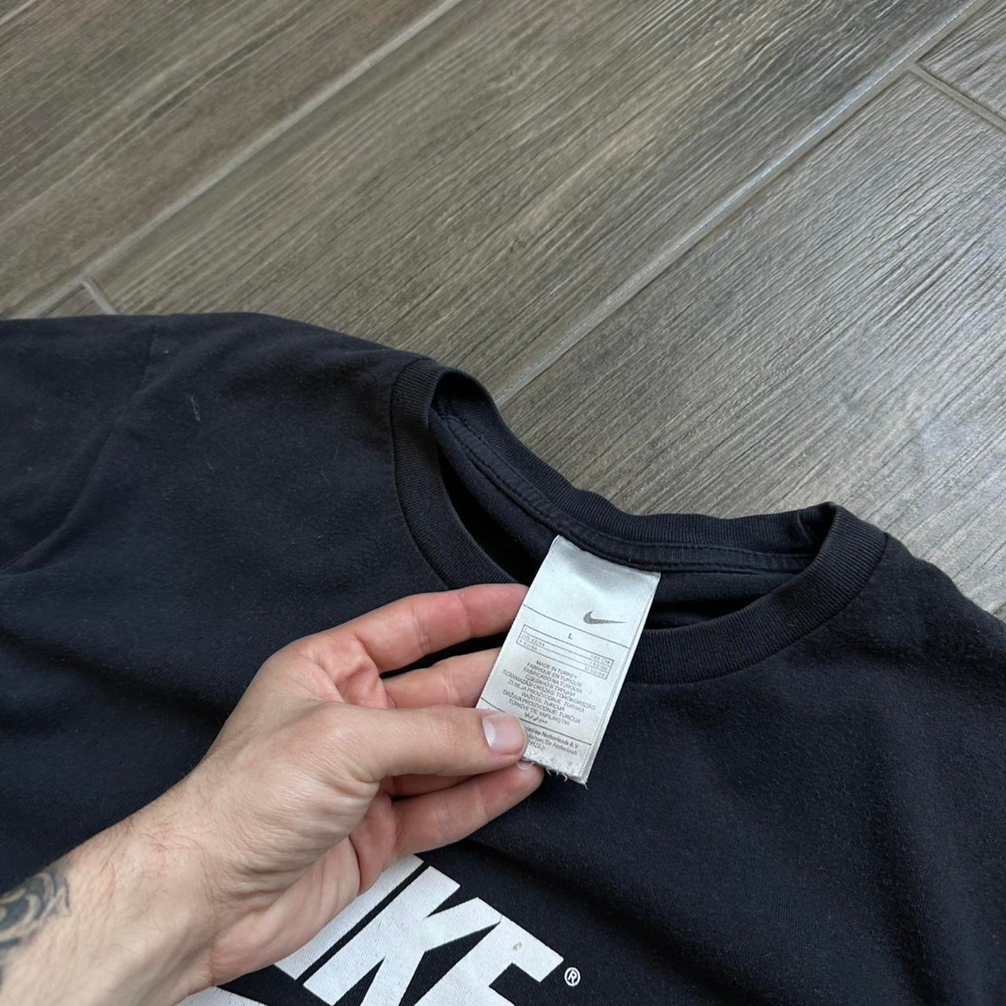 Nike navy y2k t shirt