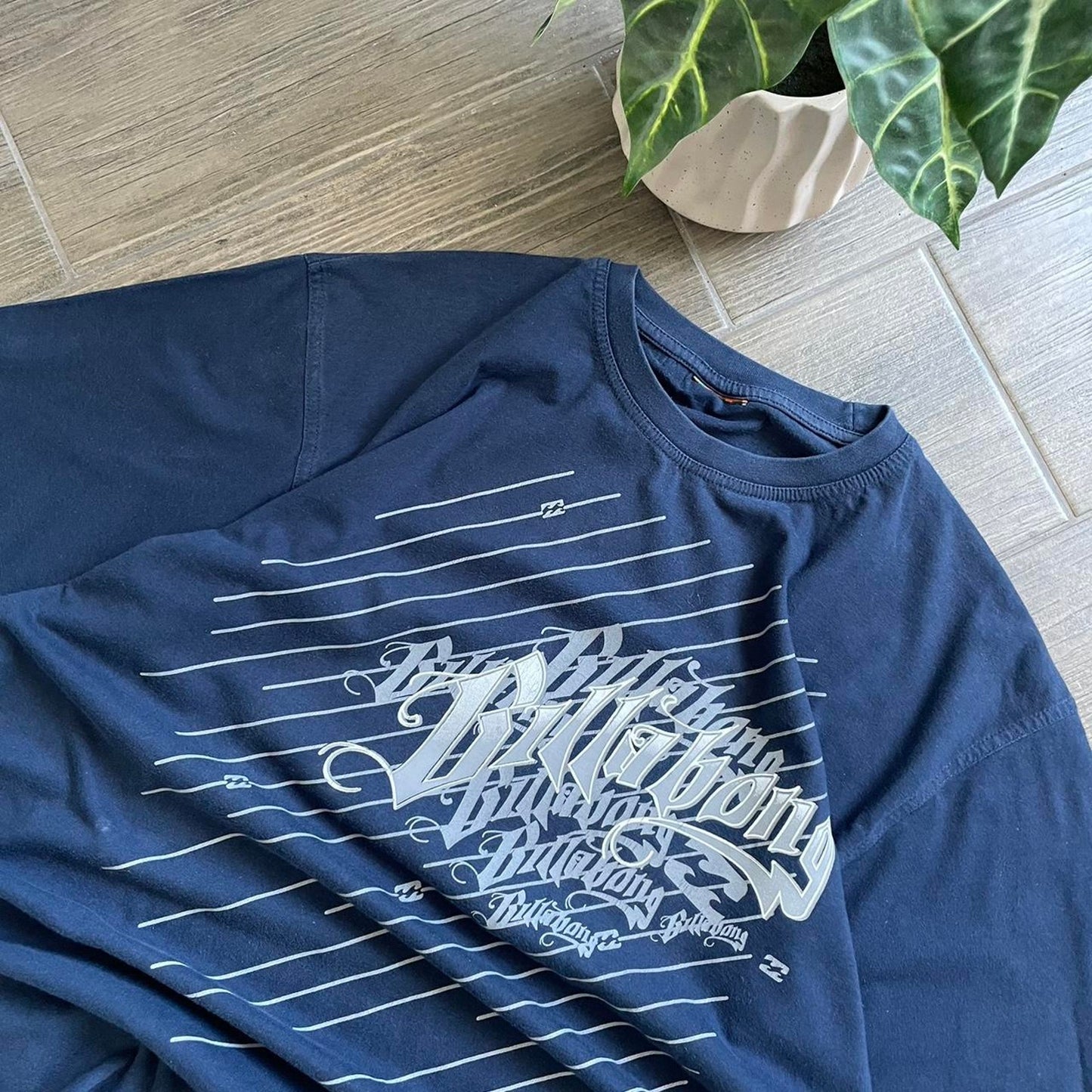 Billabong y2k baggy vintage tee
