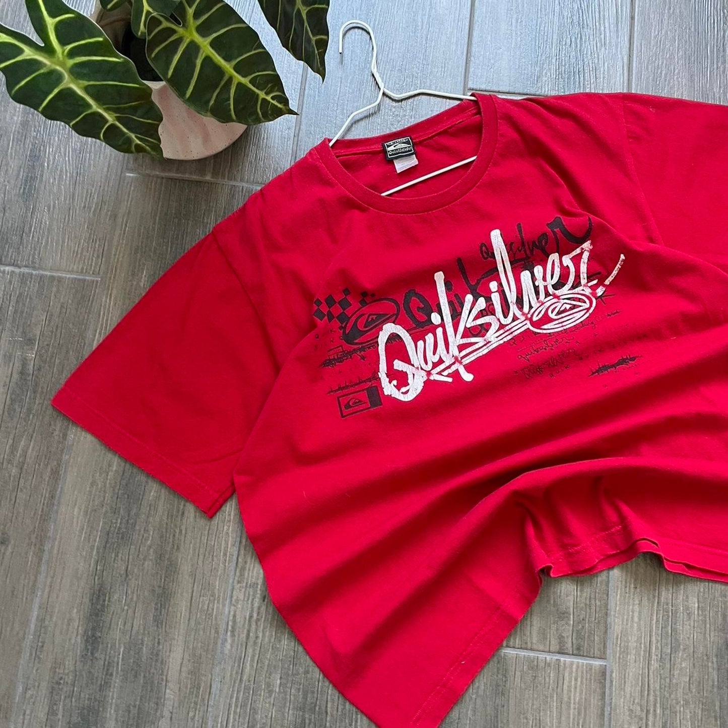 Quiksilver y2k big logo surf vintage tee