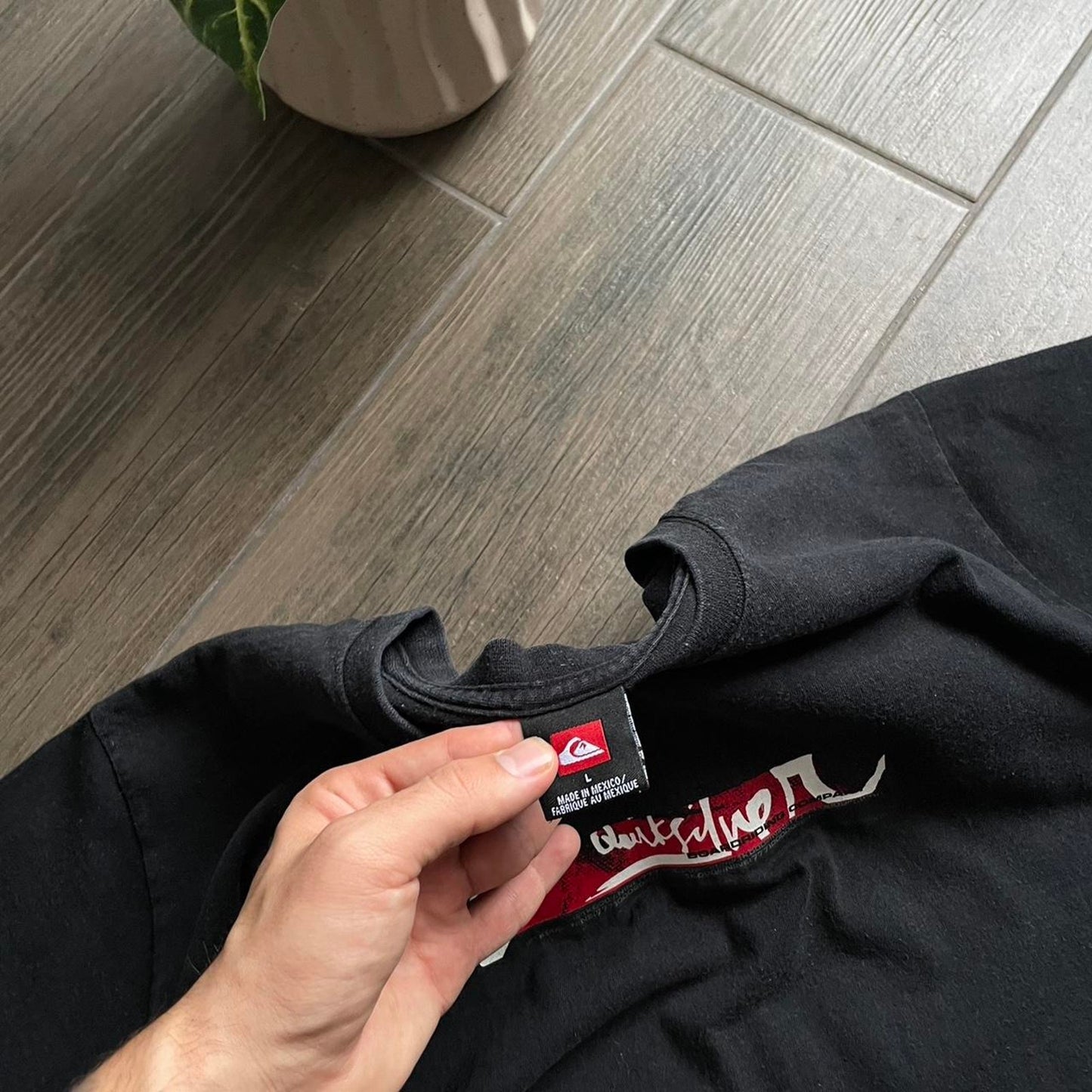 Quiksilver y2k vintage black baggy L tee