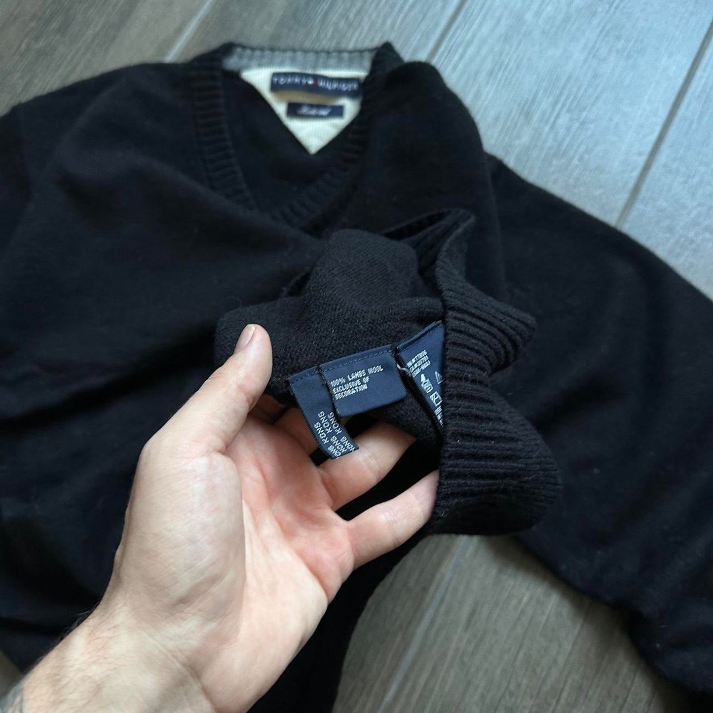 Tommy Hilfiger black wool L-XL sweater