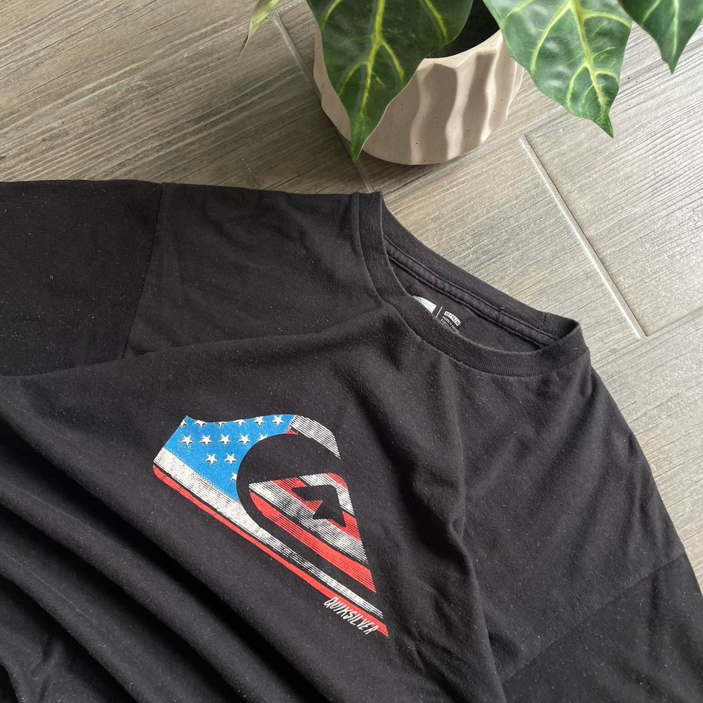 Quiksilver y2k japanese style vintage tee