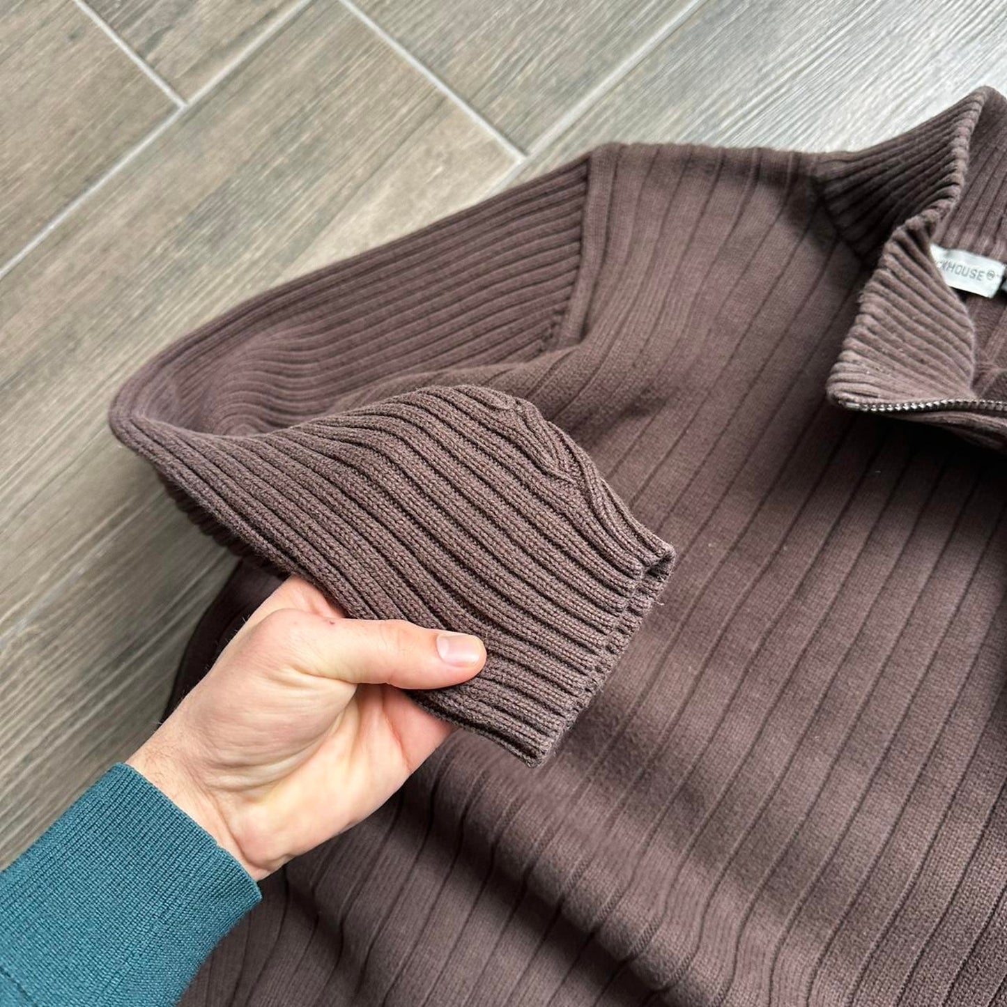 Brown ribber turtleneck sweater