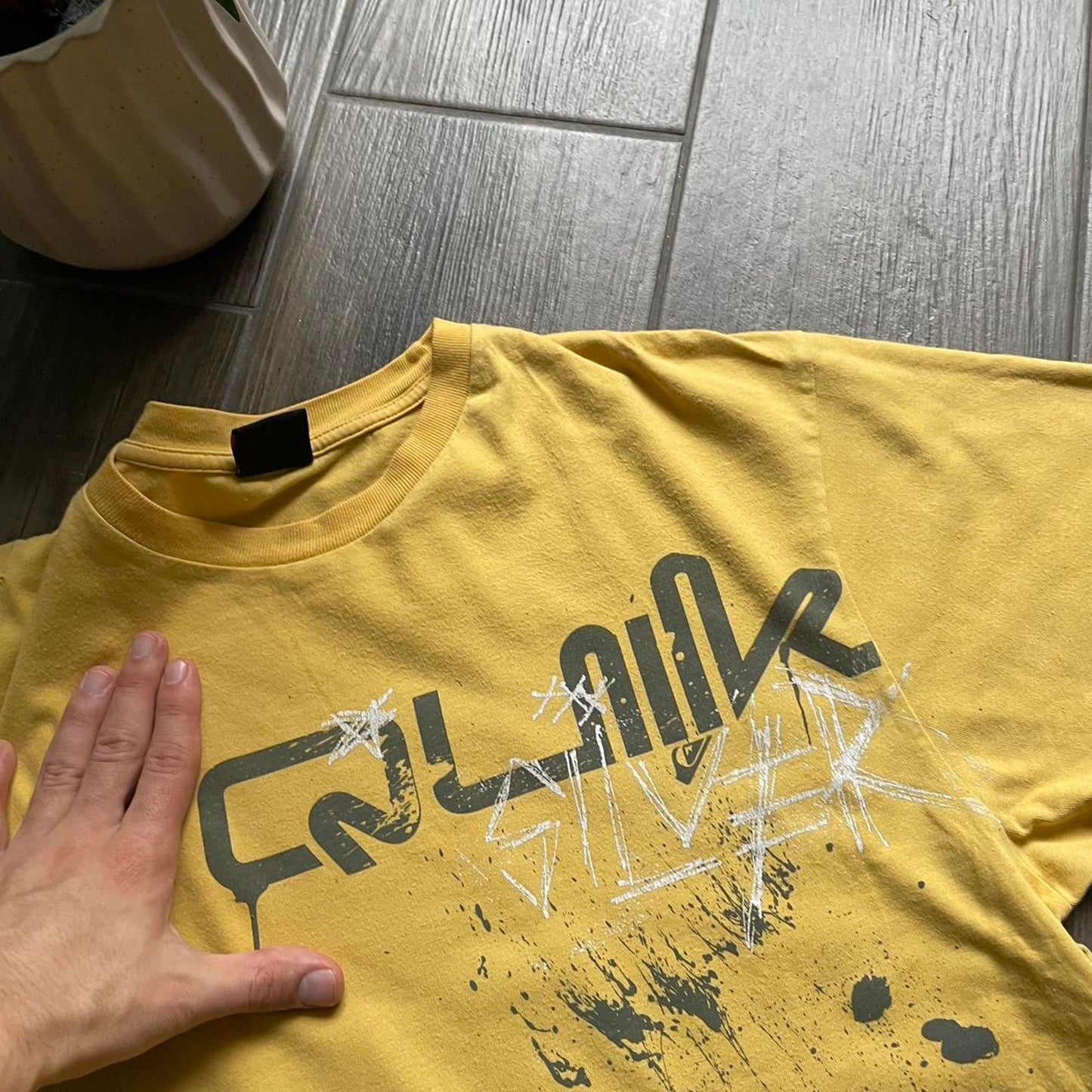 Quiksilver yellow baggy surf y2k XL tee