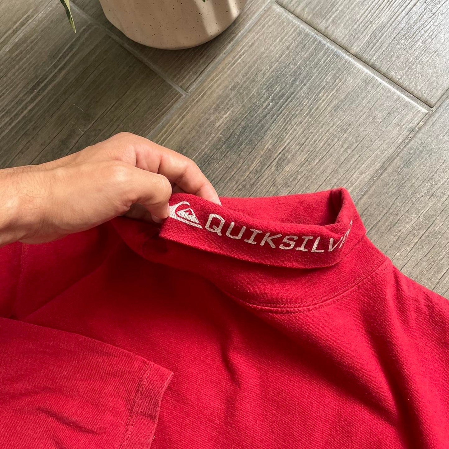 Quiksilver red golf y2k surf baggy tee