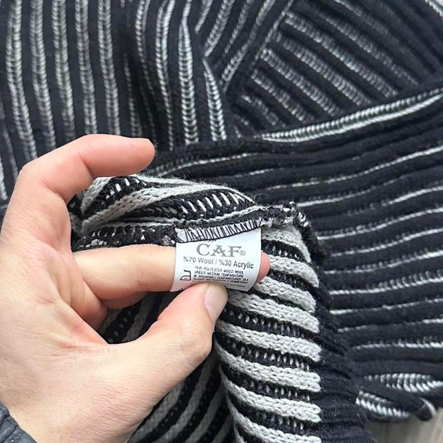 Vintage knit stripped sweater