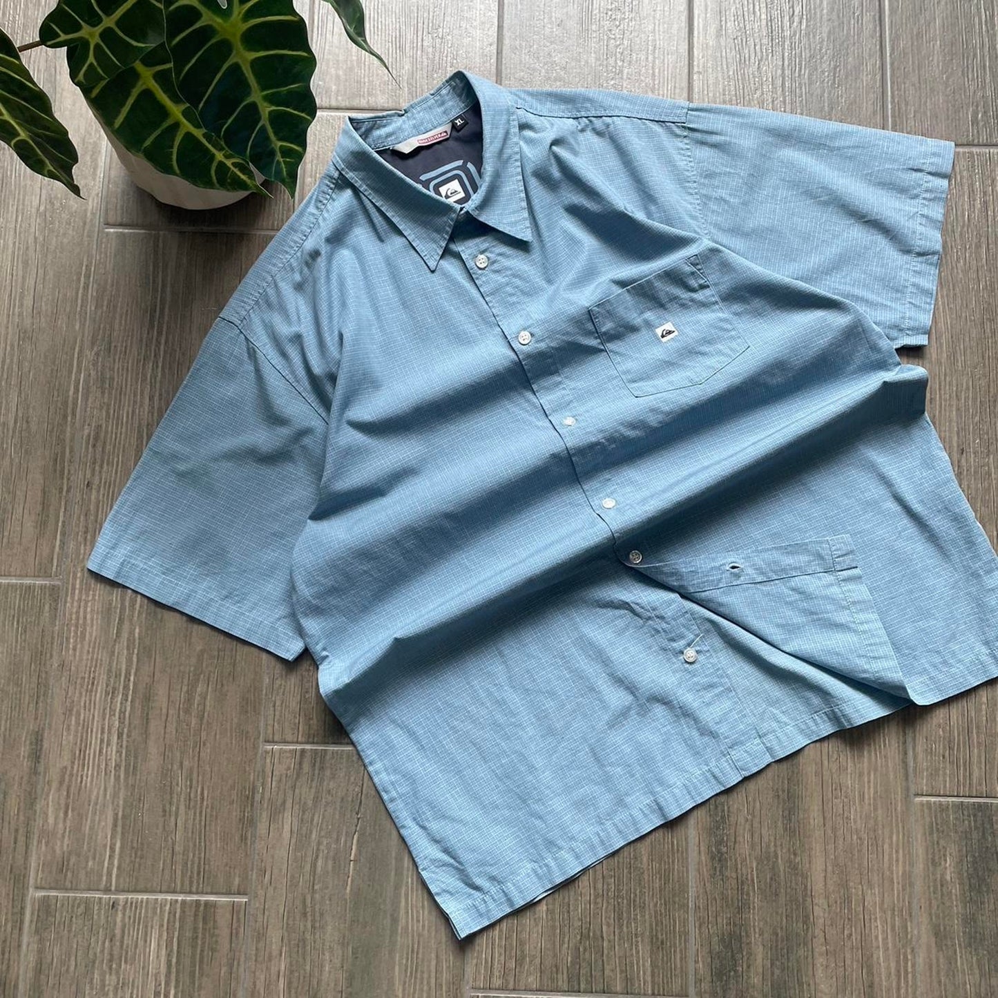 Quiksilver Hawaii style summer surf shirt