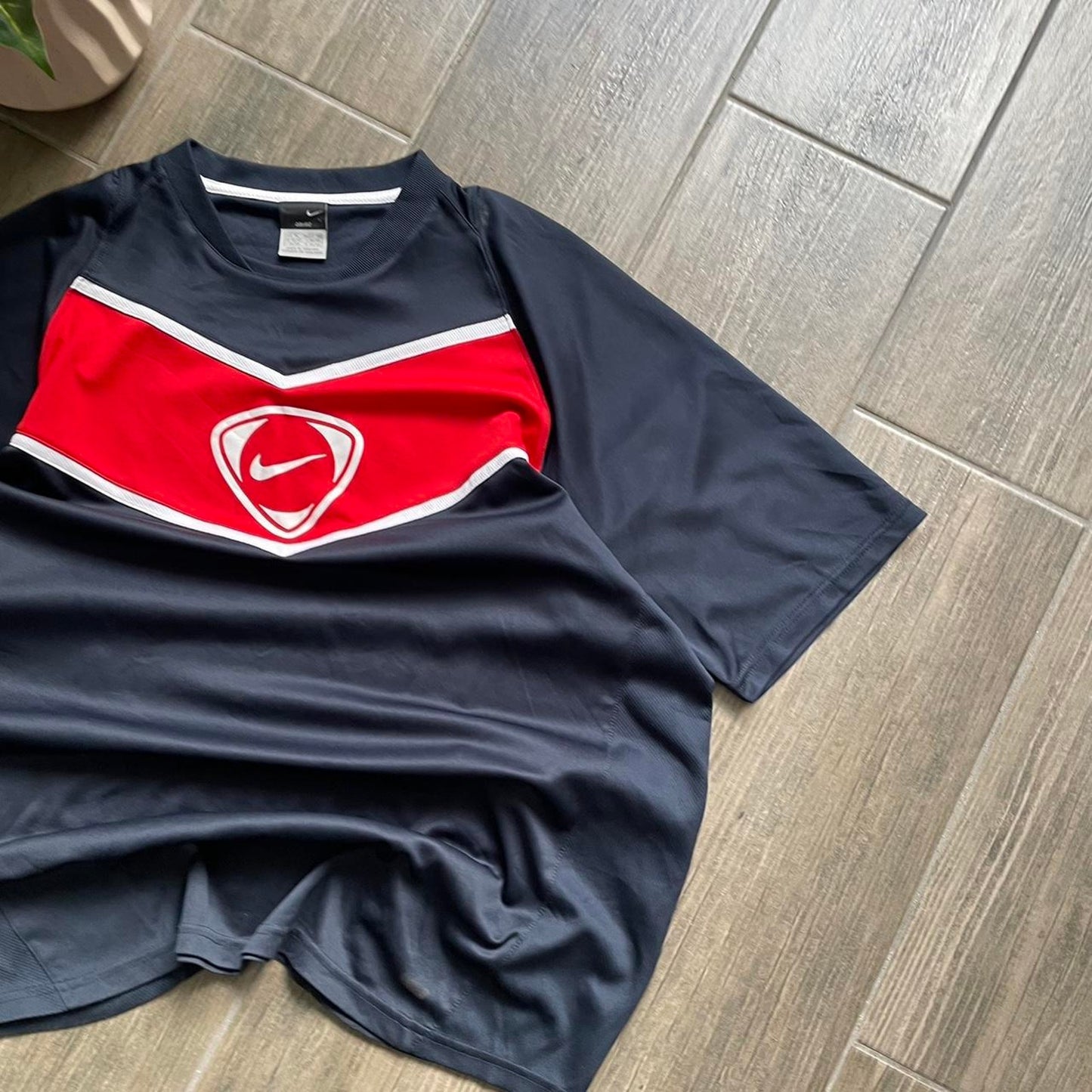 Nike big swoosh vintage baggy y2k tee