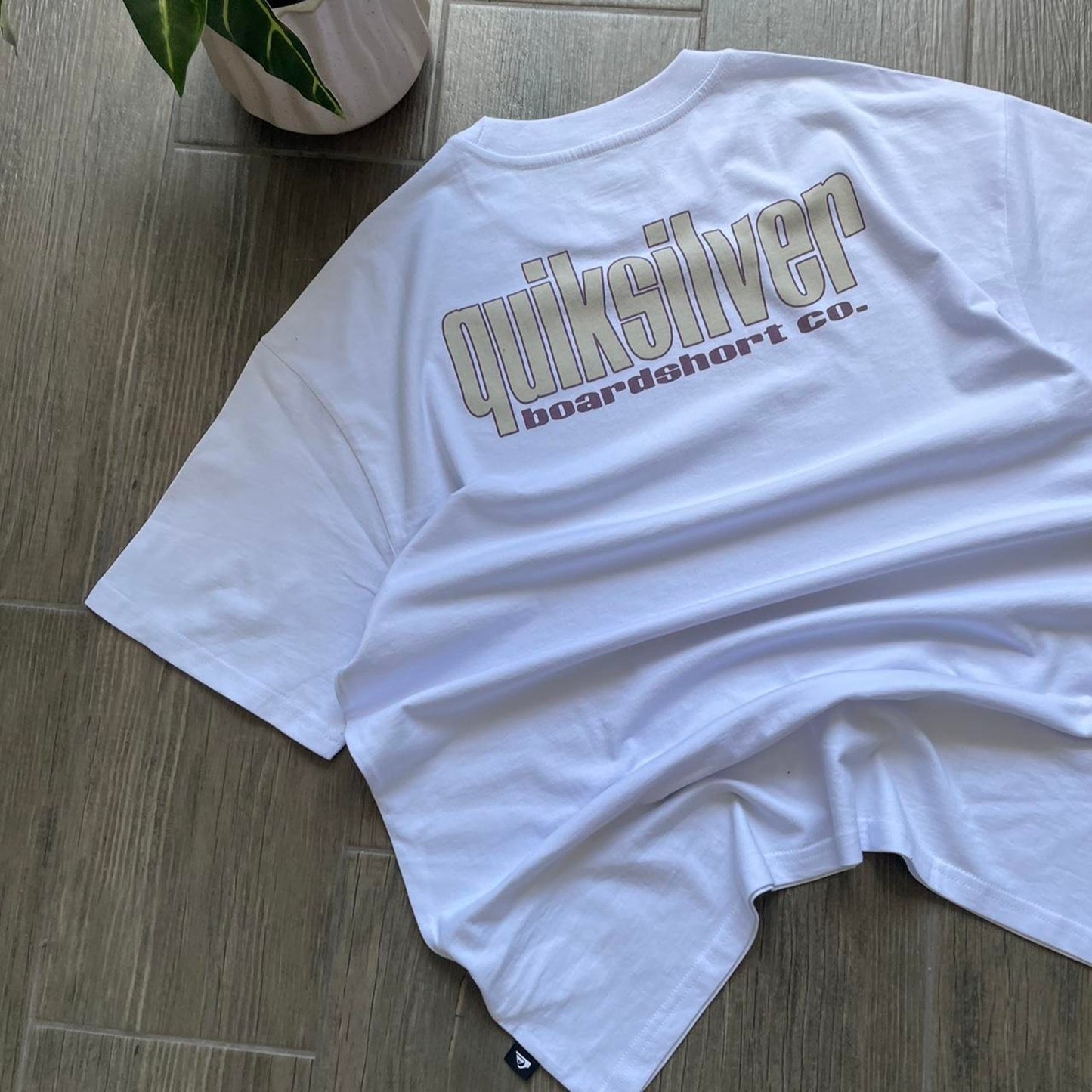 Quiksilver baggy white y2k surf tee