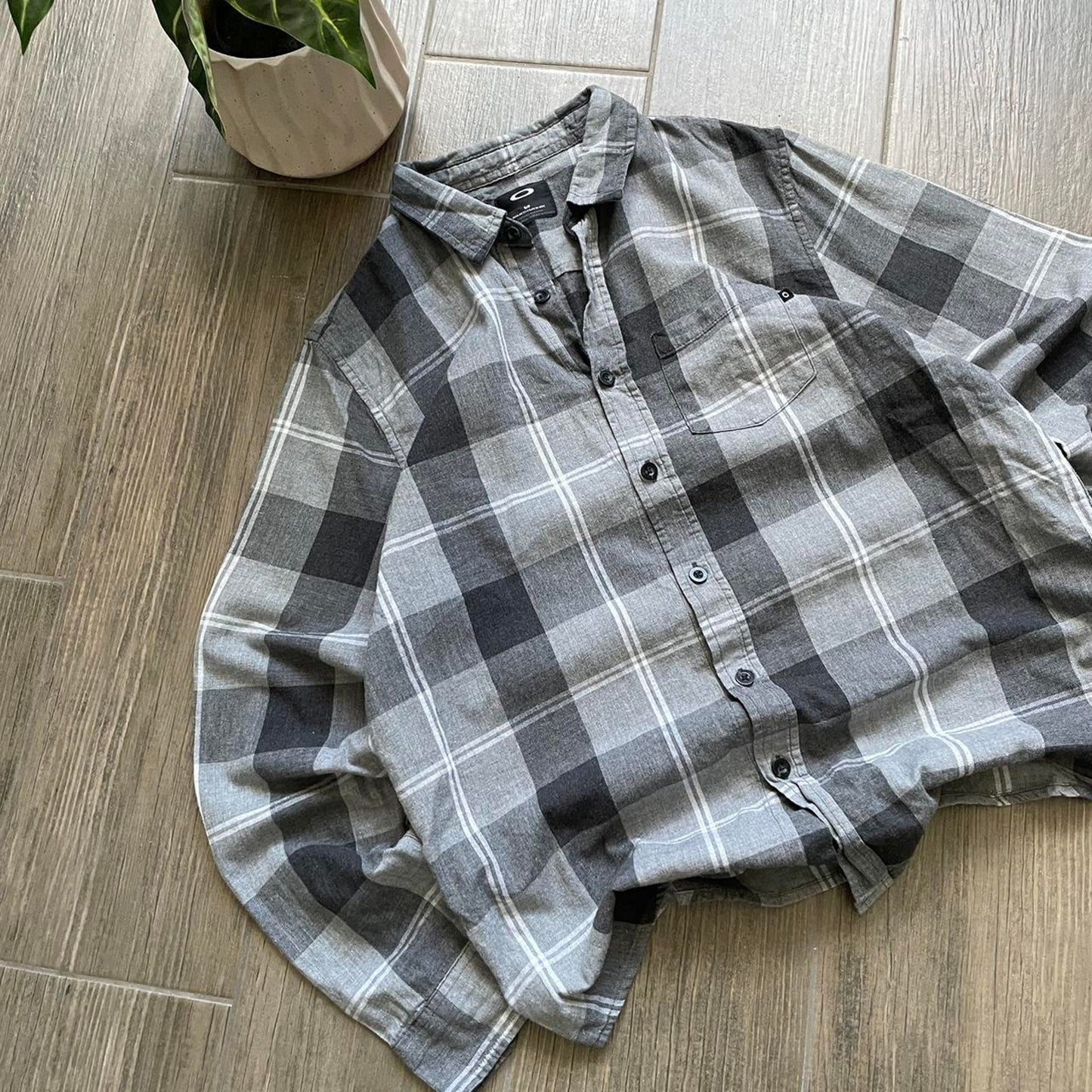 Oakley flannel y2k grey shirt