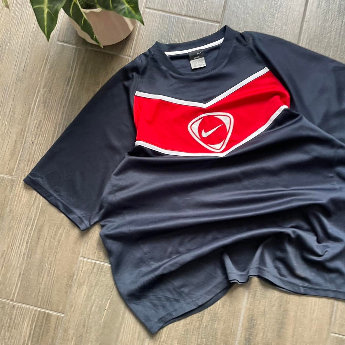 Nike big swoosh vintage baggy y2k tee