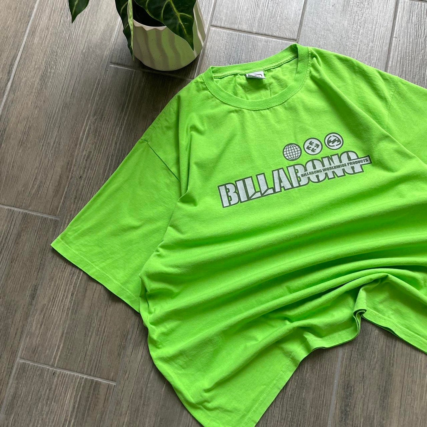 Billabong green baggy surf y2k tee