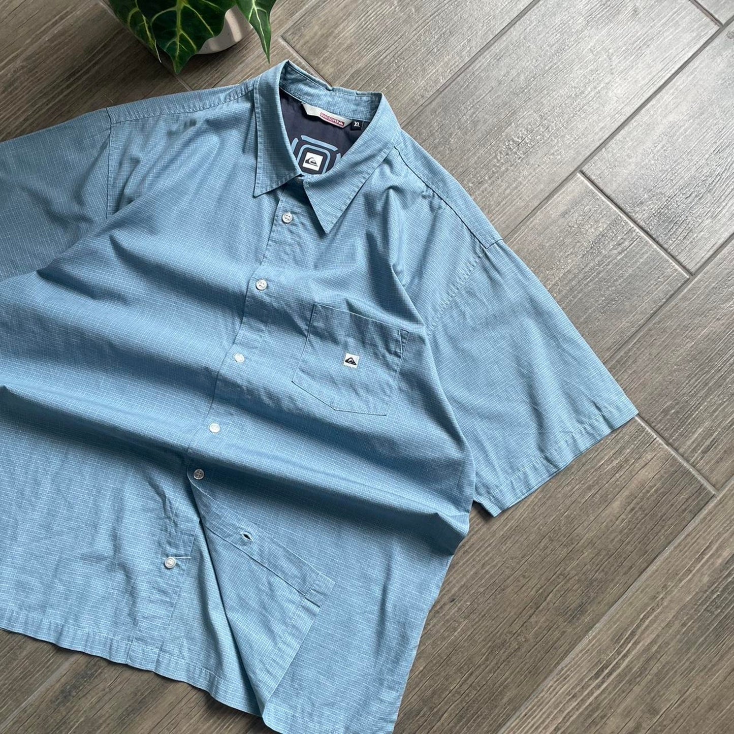 Quiksilver Hawaii style summer surf shirt