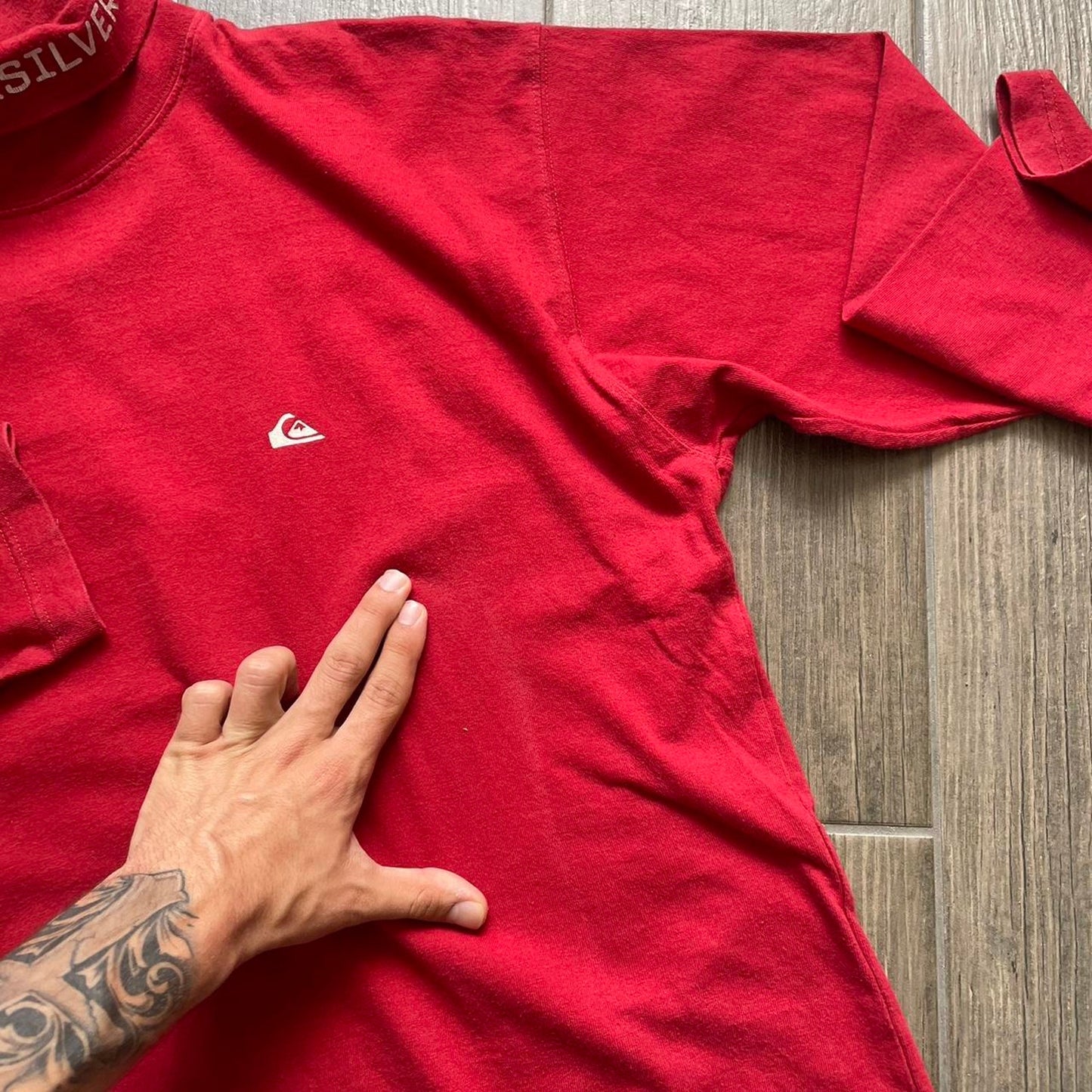 Quiksilver red golf y2k surf baggy tee