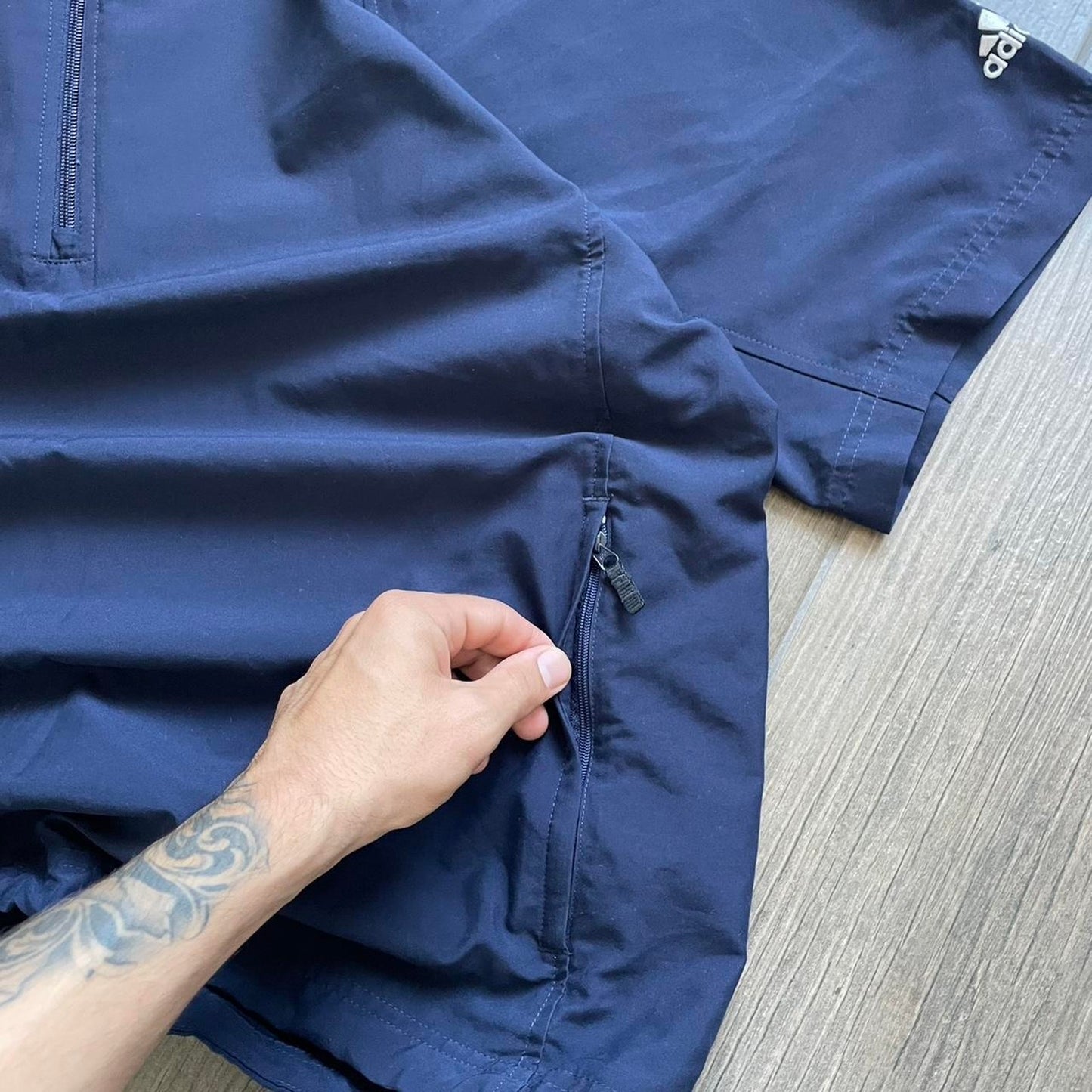 Adidas nylon vintage baggy y2k tee