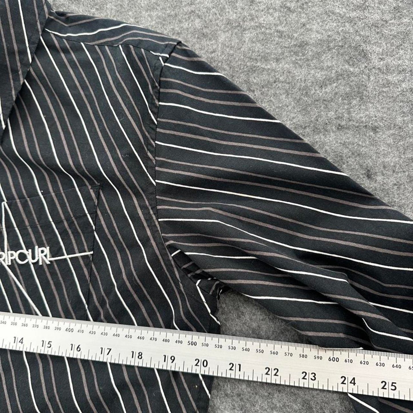 Ripcurl black and white striped
