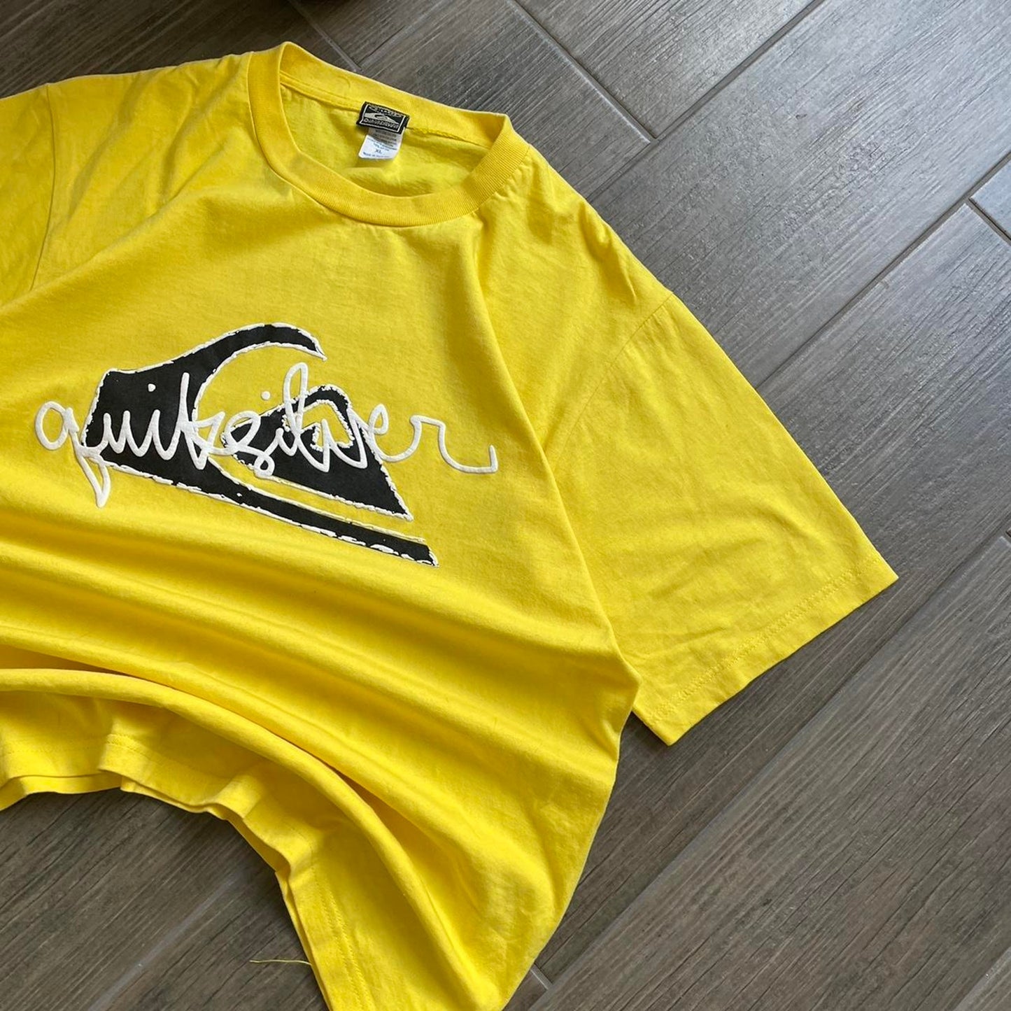 Quiksilver y2k baggy vintage tee