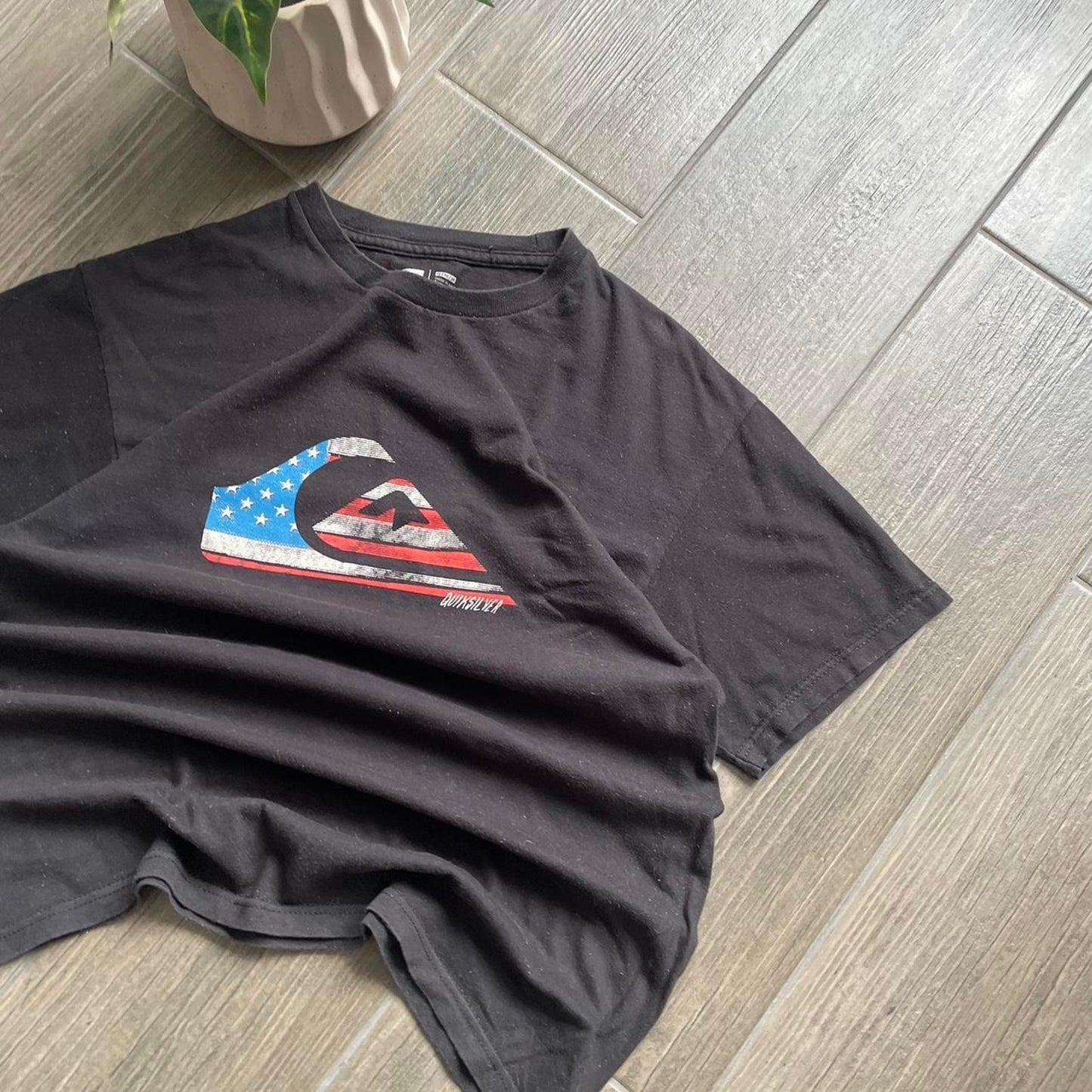 Quiksilver y2k japanese style vintage tee