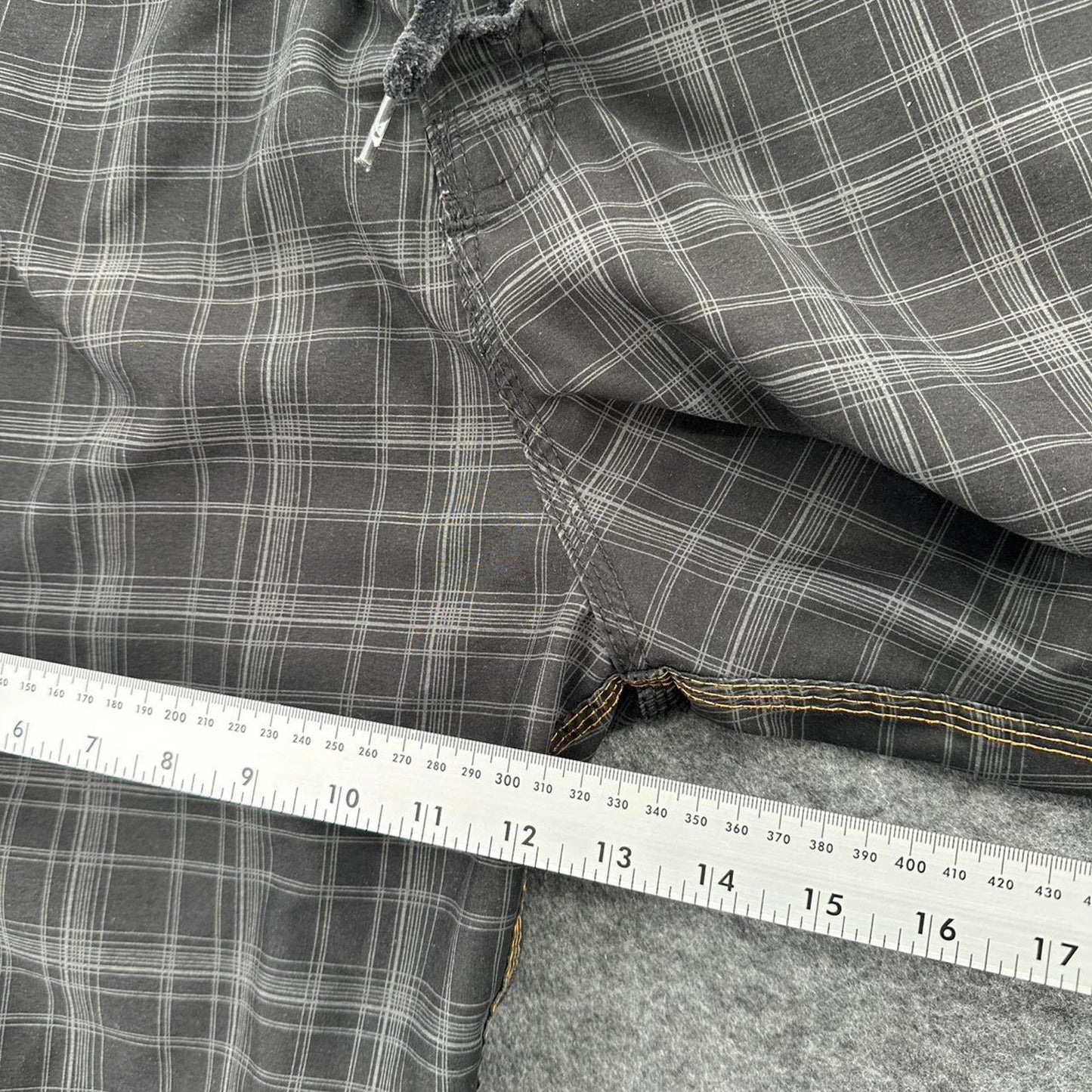 Quiksilver grey black plaid