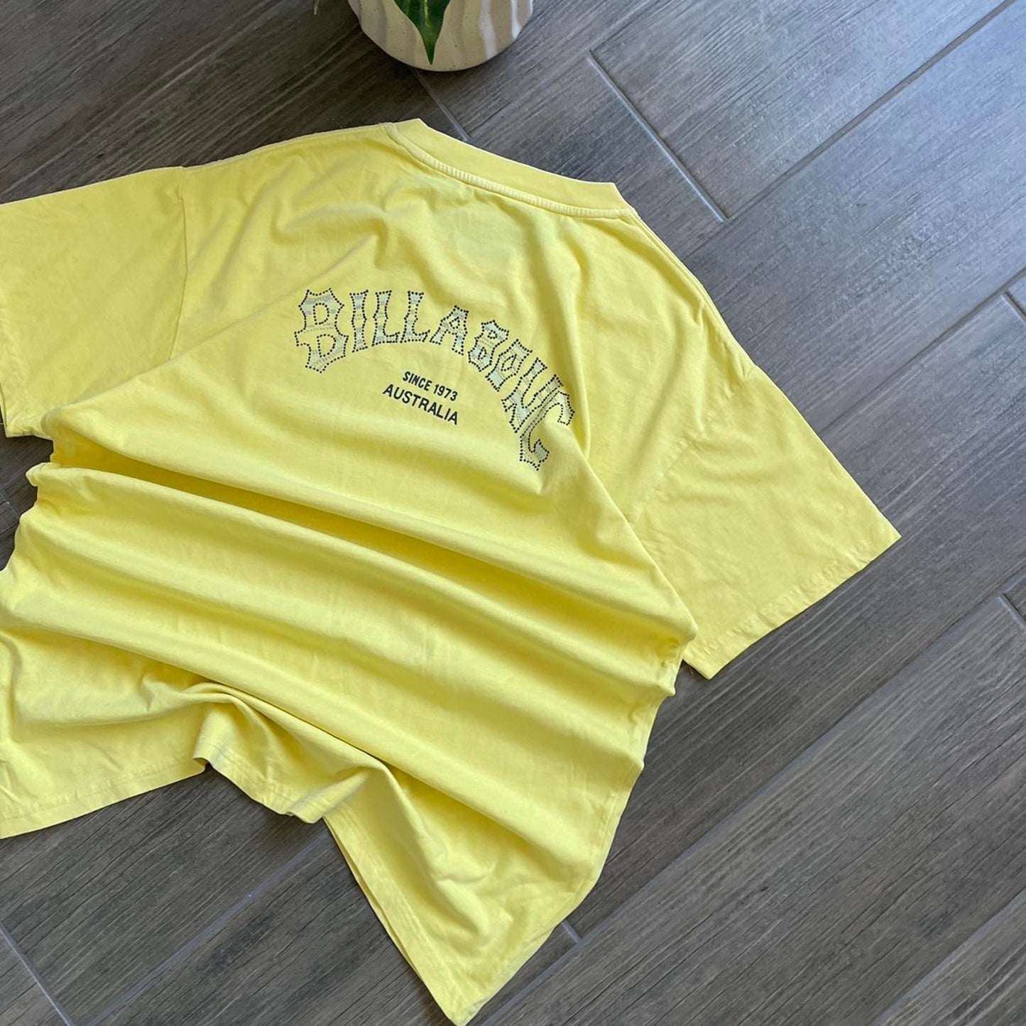 Billabong yellow baggy surf y2k tee