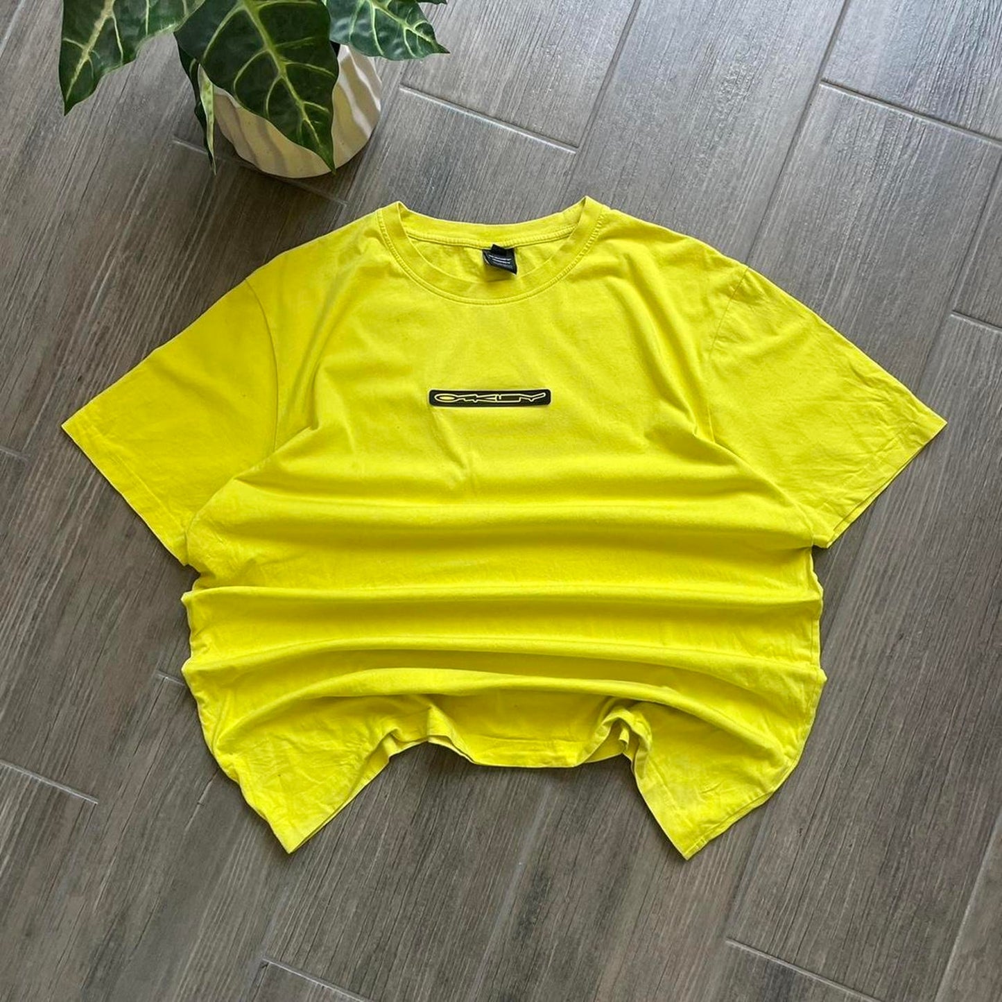 Oakley baggy y2k rap tee