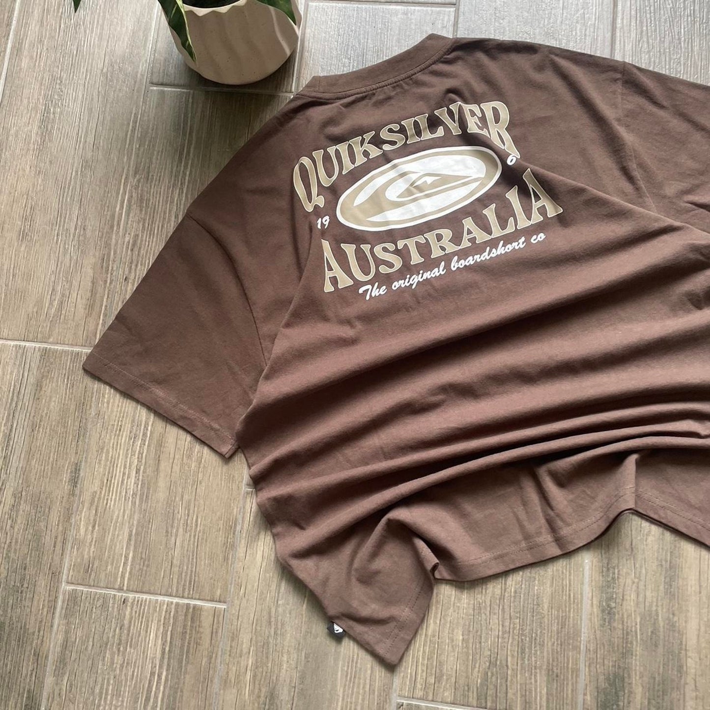 Quiksilver y2k brown summer vintage tee