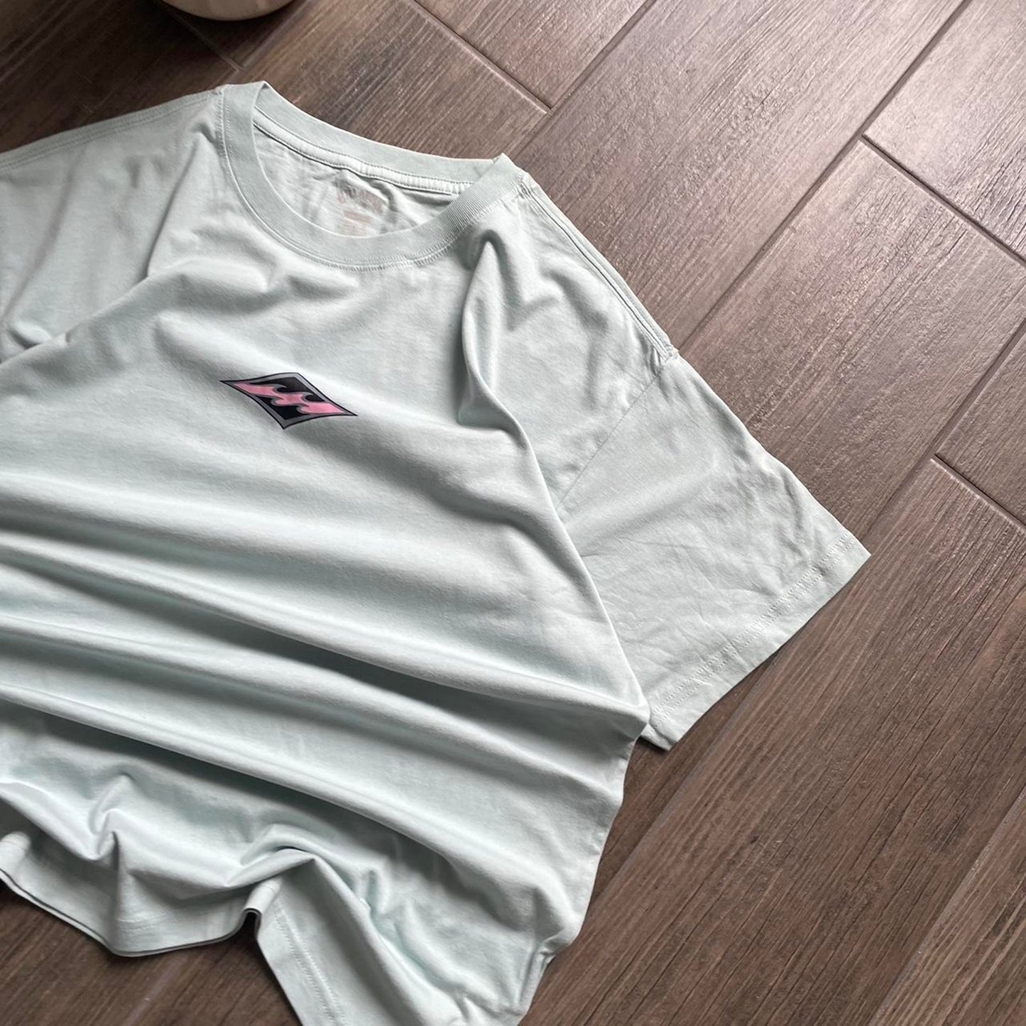 Billabong mint baggy surf y2k tee