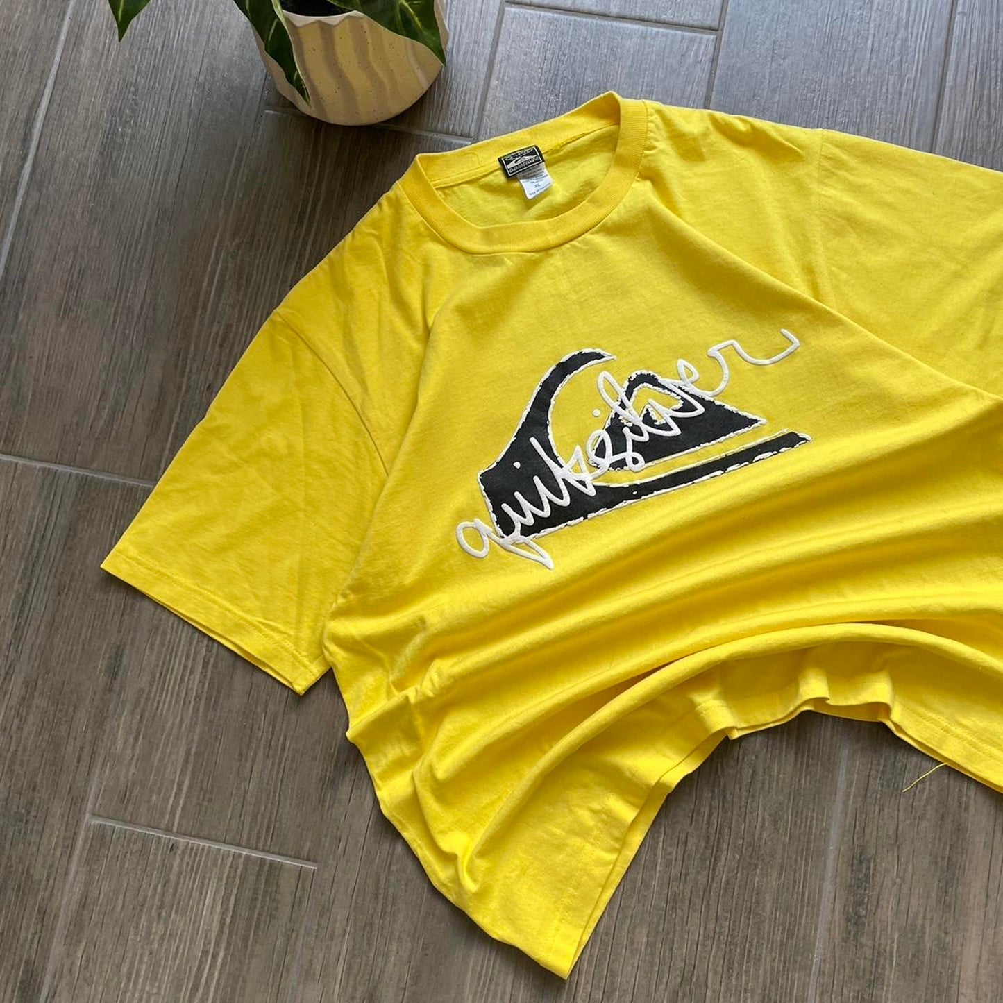 Quiksilver y2k baggy vintage tee