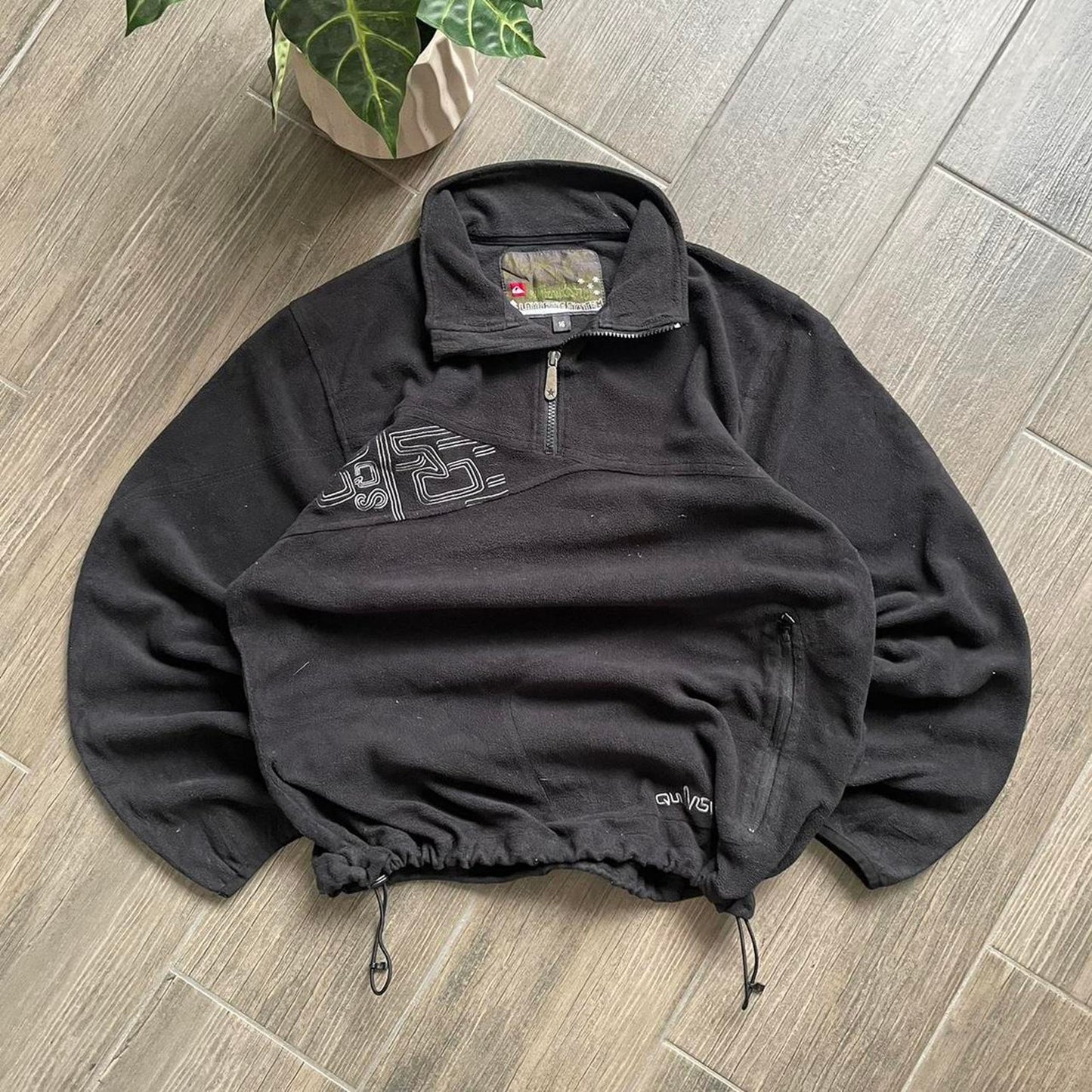 Quiksilver black y2k fleece jumper
