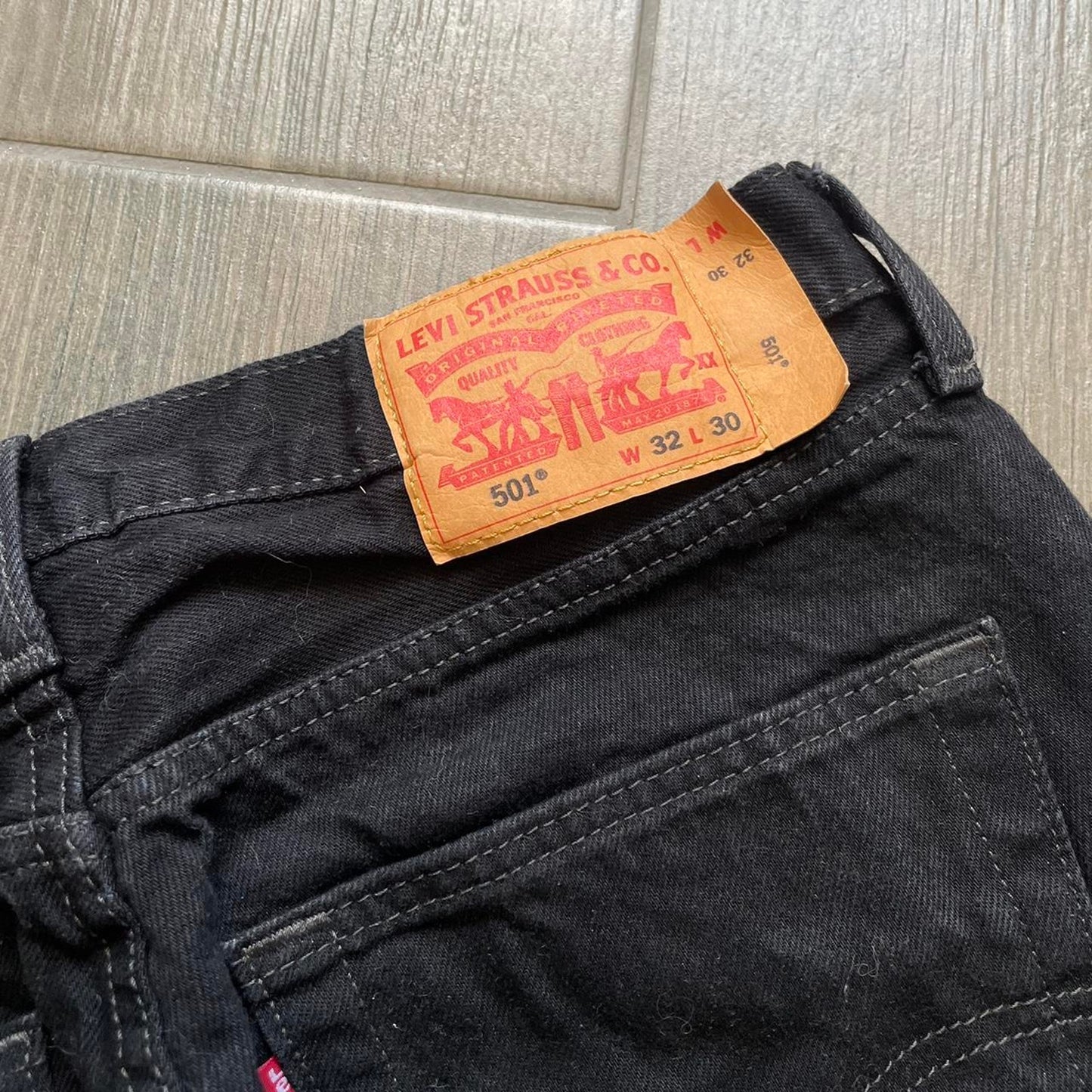 Levis black denim jeans
