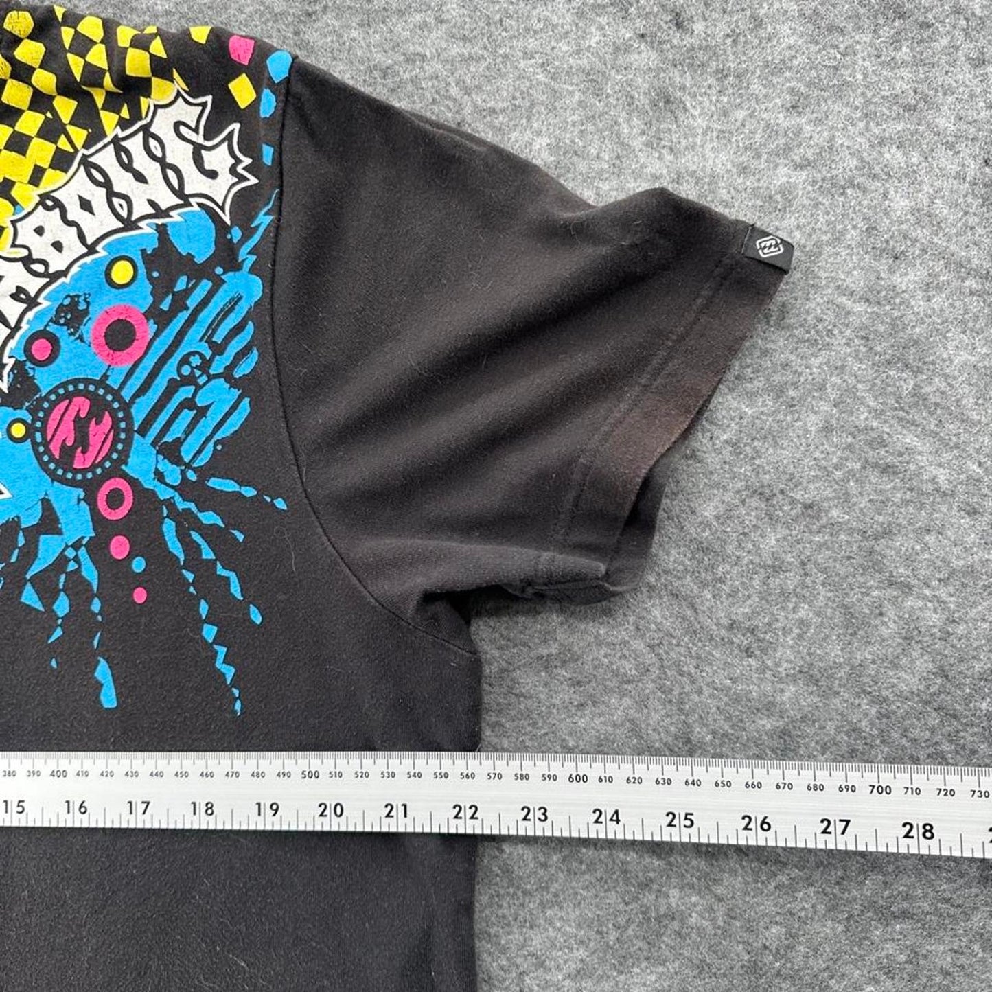Black billabong graphic tee with