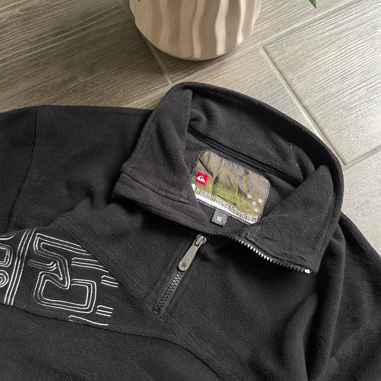Quiksilver black y2k fleece jumper