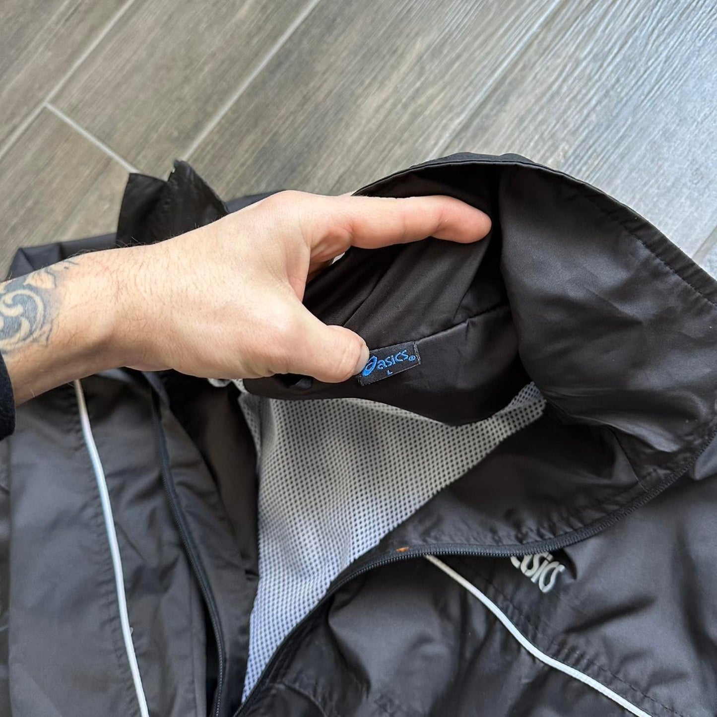 Asics black waterproof L light jacket