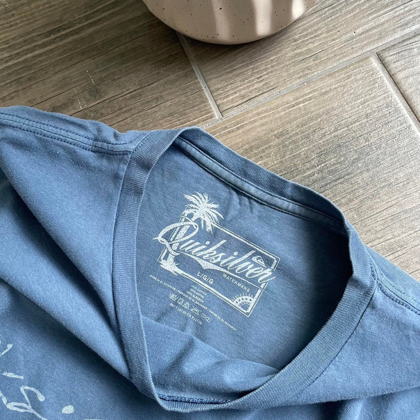 Quiksilver y2k baggy vintage tee