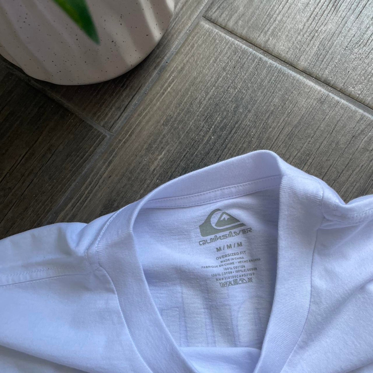Quiksilver baggy white y2k surf tee