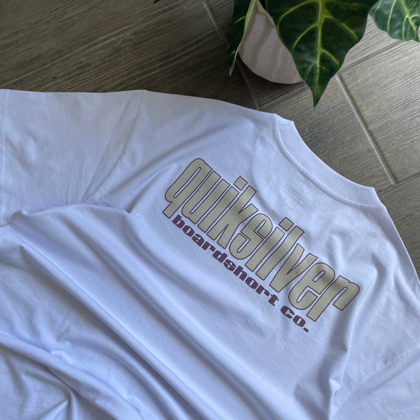 Quiksilver baggy white y2k surf tee