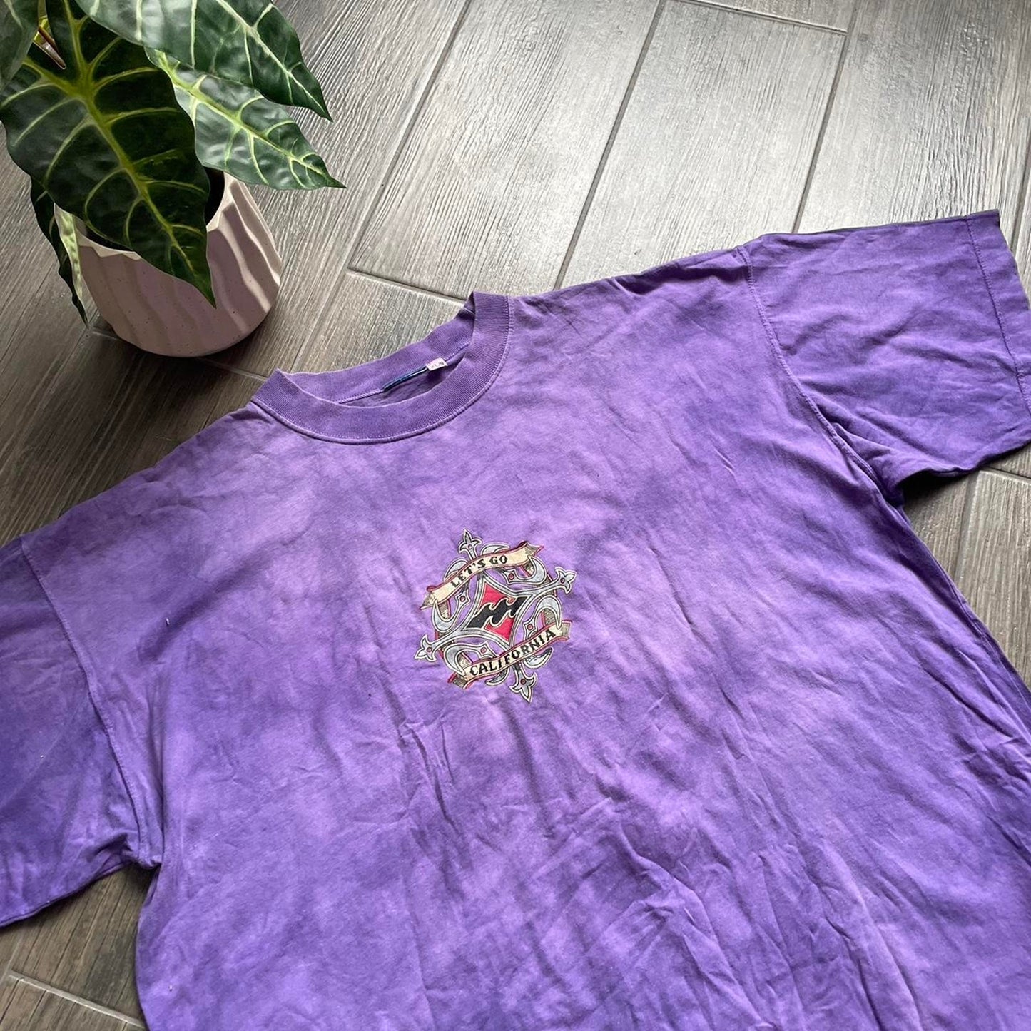 Billabong style 90s baggy tee