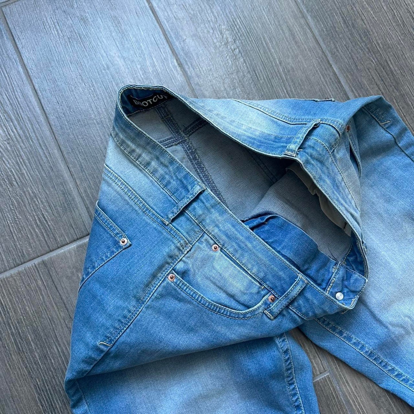 Y2k distressed blue jeans