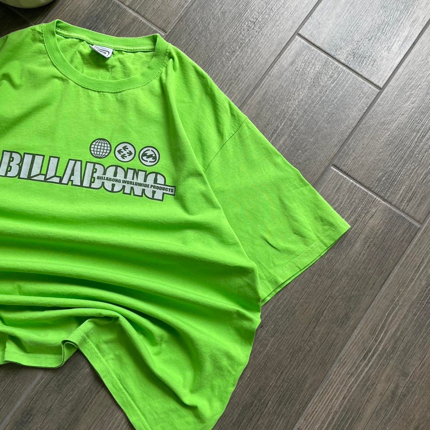 Billabong green baggy surf y2k tee