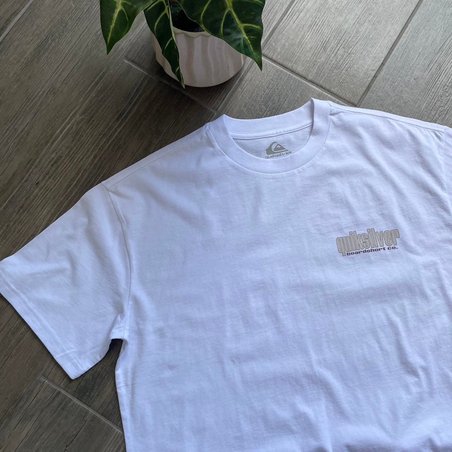 Quiksilver baggy white y2k surf tee