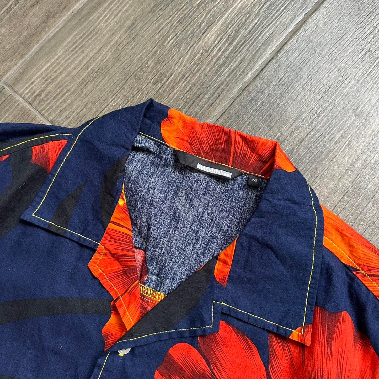 Quiksilver hibiscus hawaiian aloha shirt