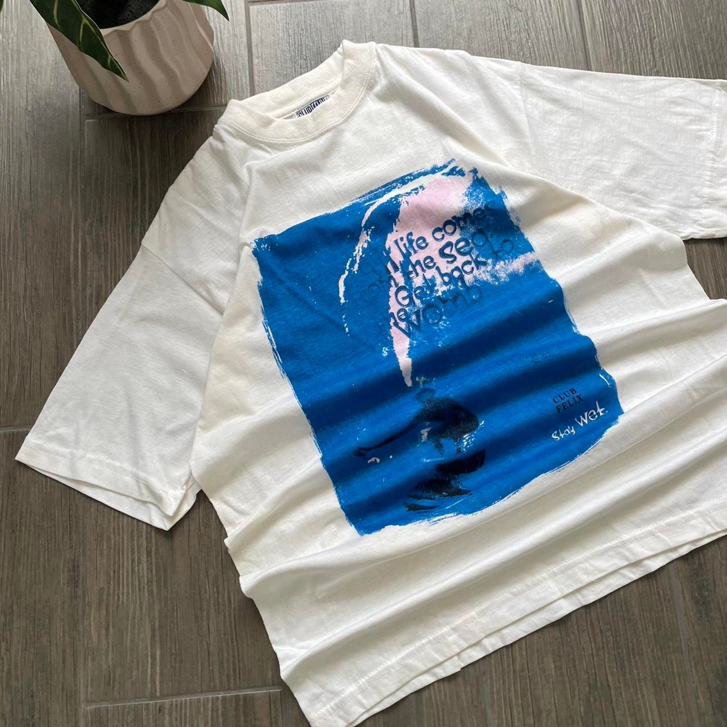 Surf style 90s vintage white baggy tee