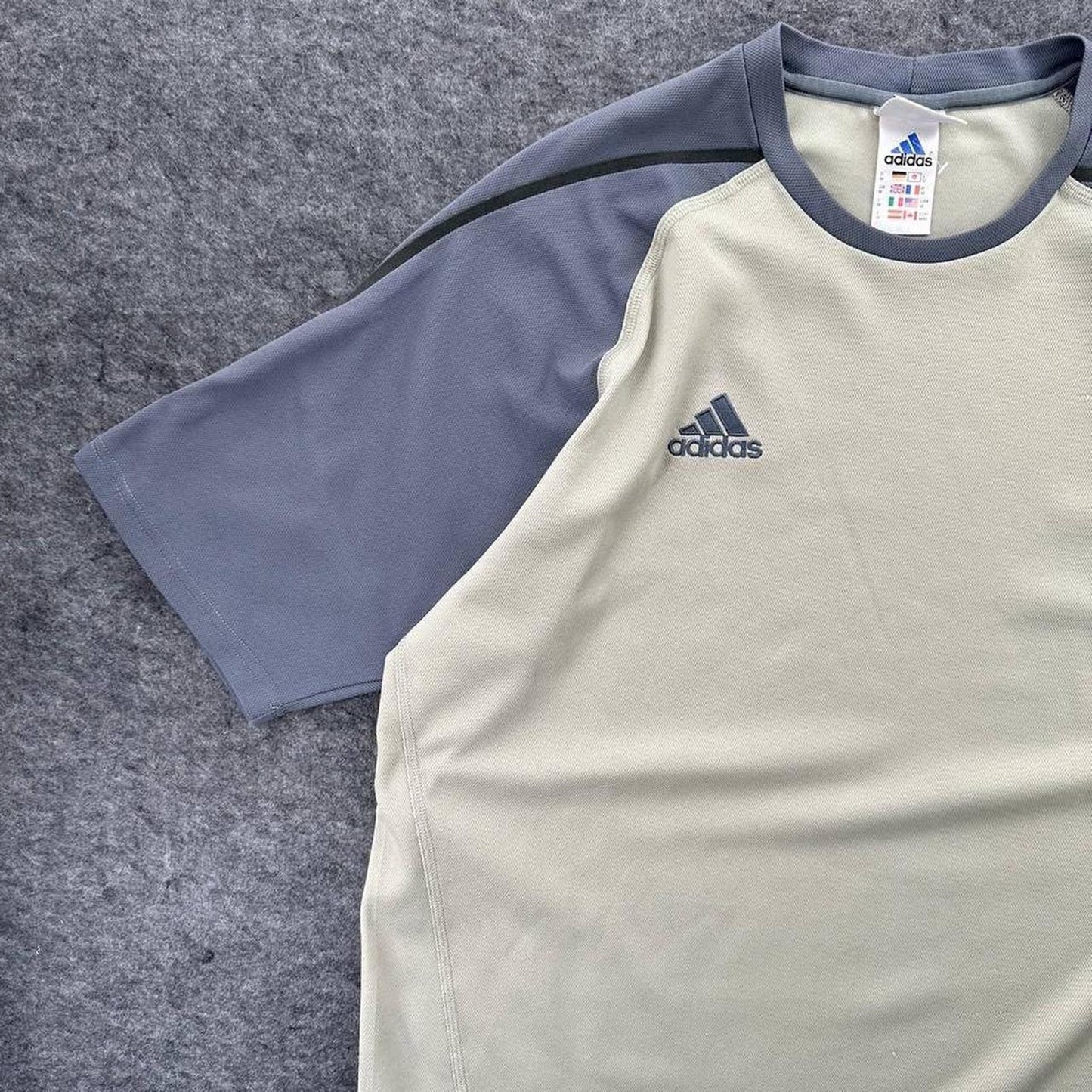 Adidas y2k training t shirt