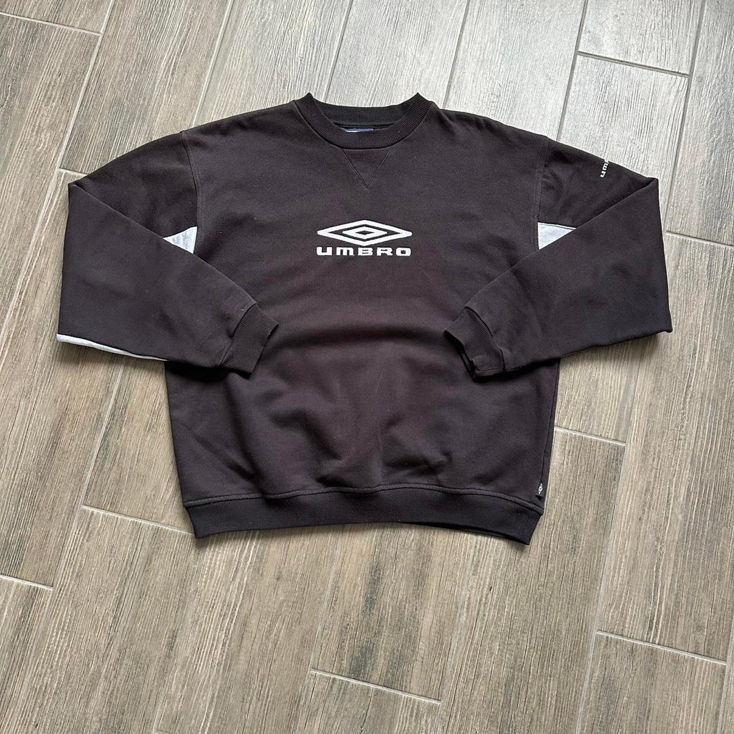 Umbro black crewneck sweatshirt