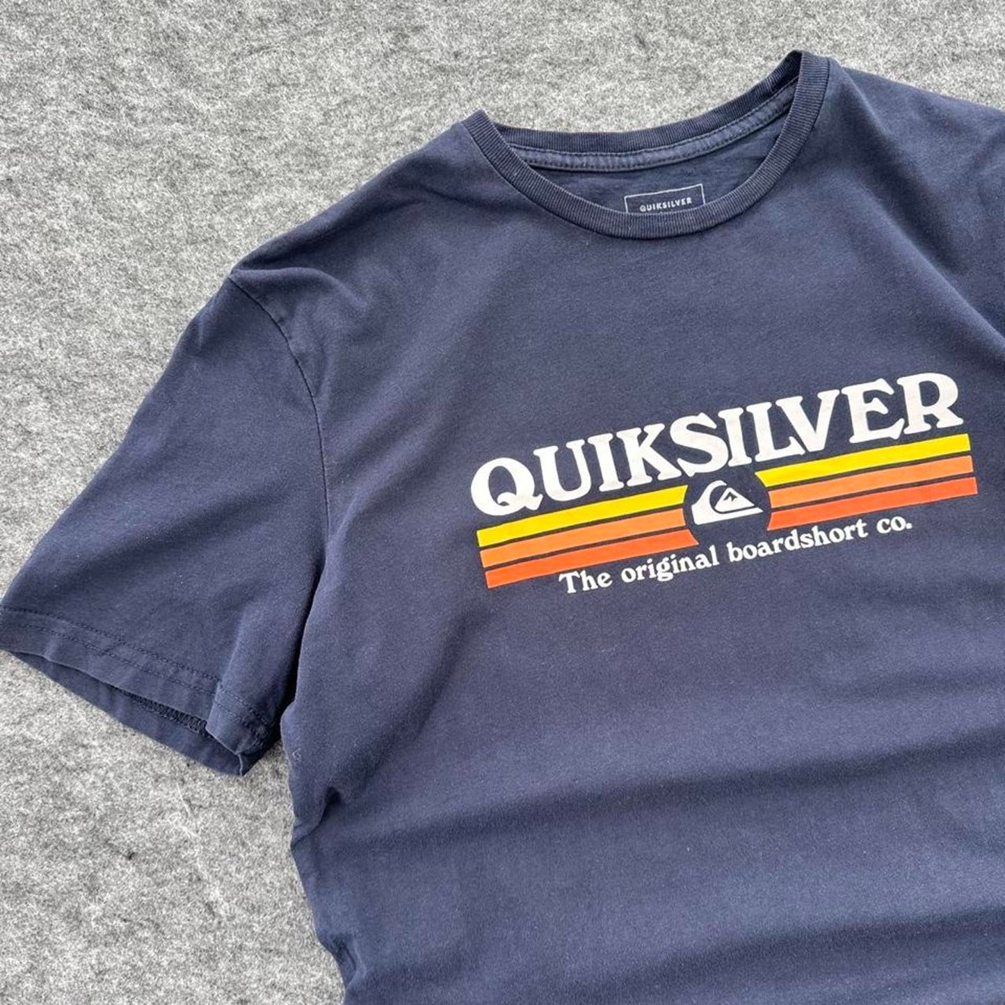 Quiksilver navy blue t shirt size