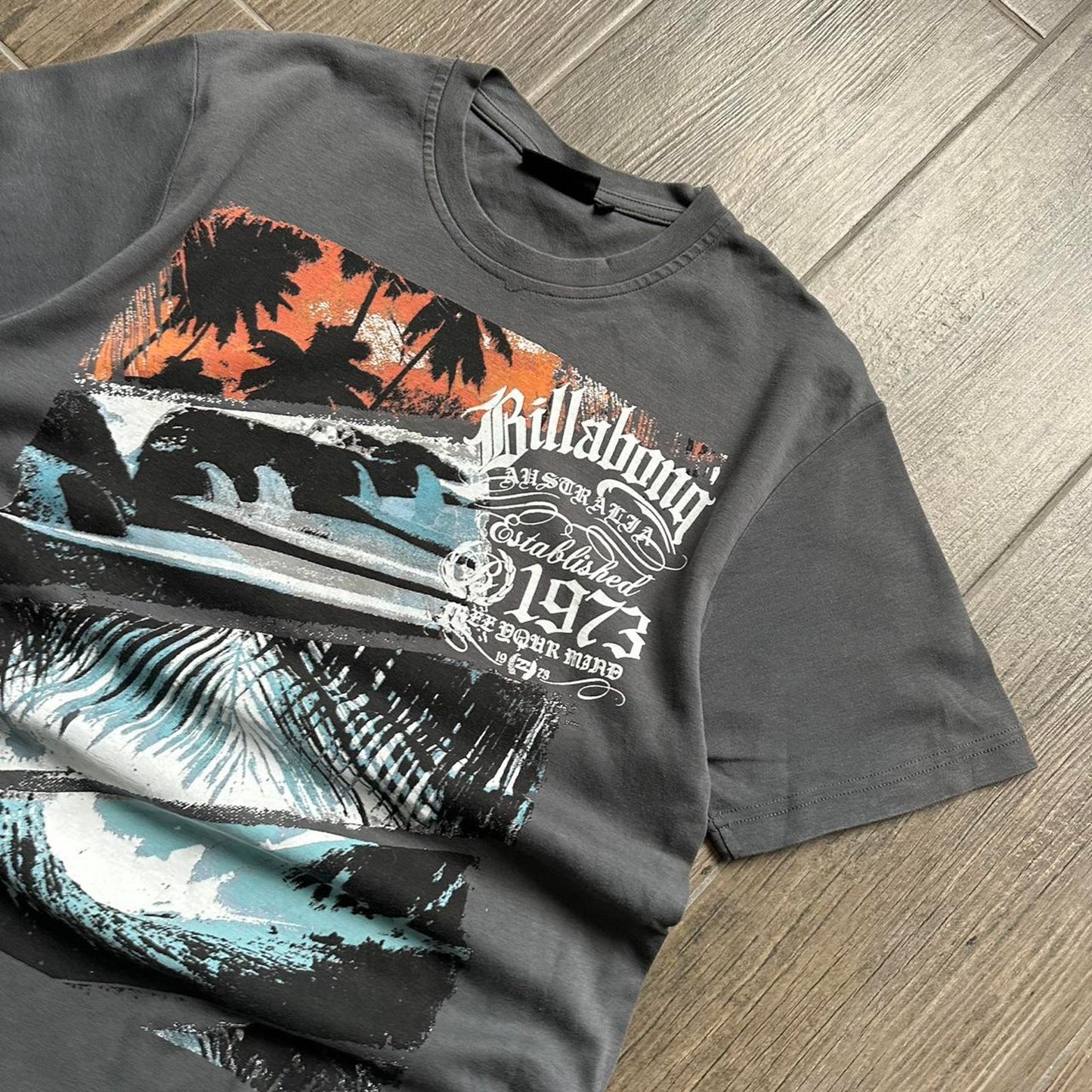 Billabong grey surf graphic tee