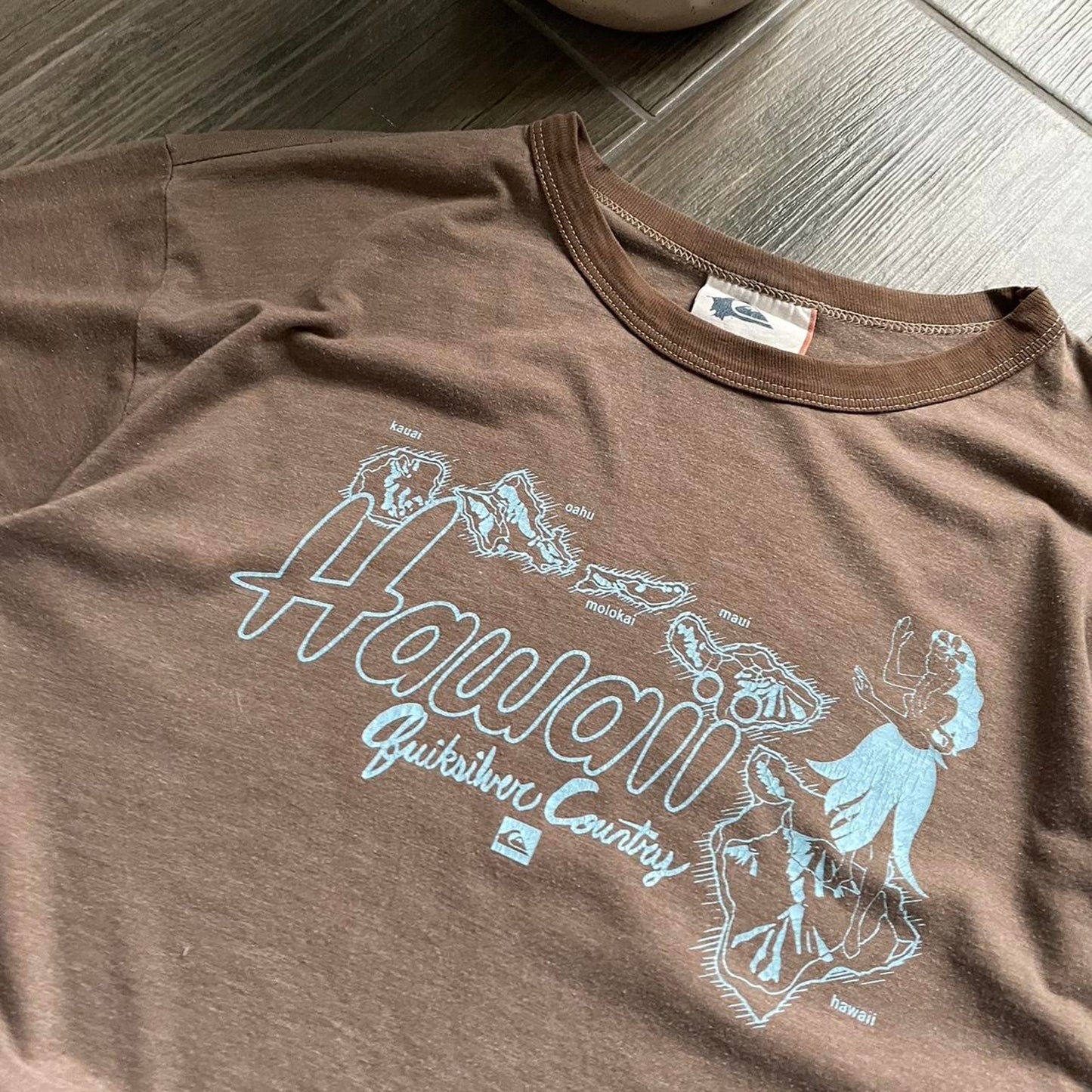 Quiksilver brown y2k big logo surf vintage tee