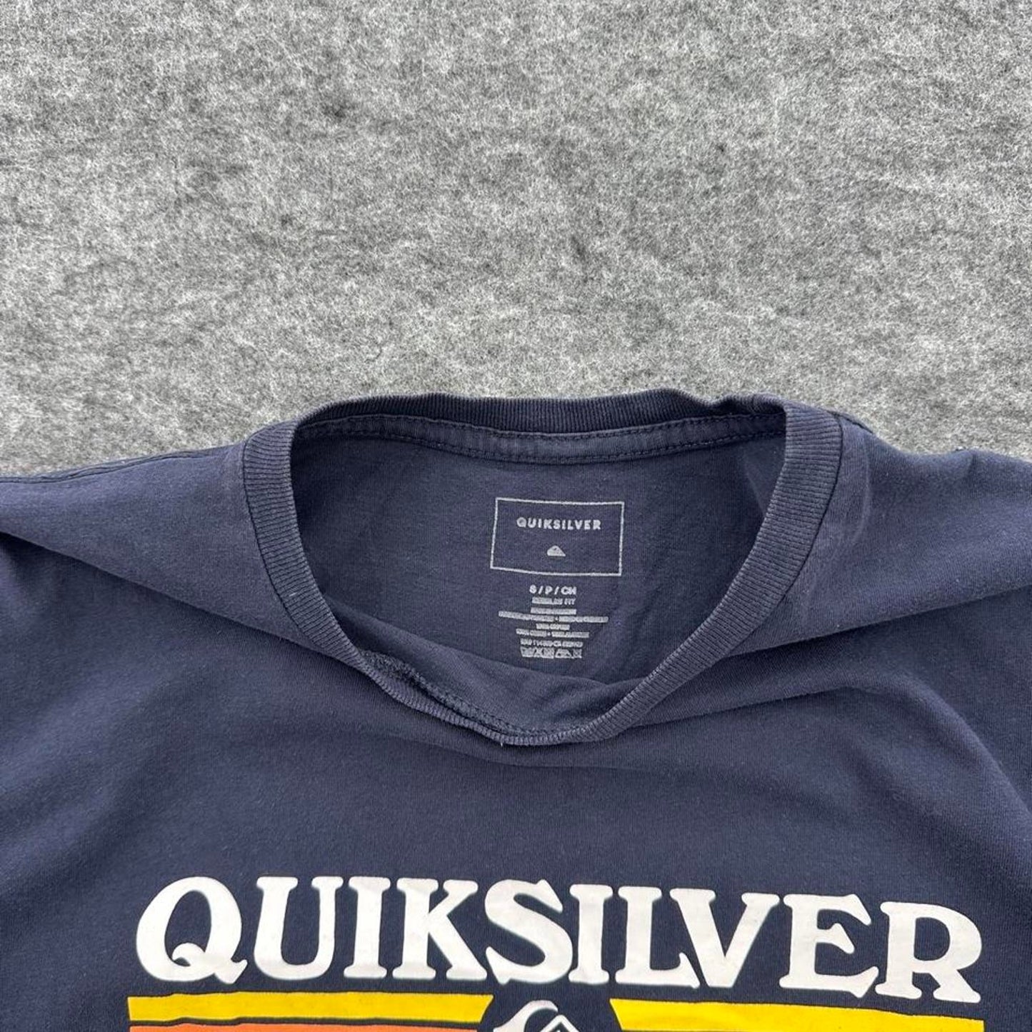 Quiksilver navy blue t shirt size